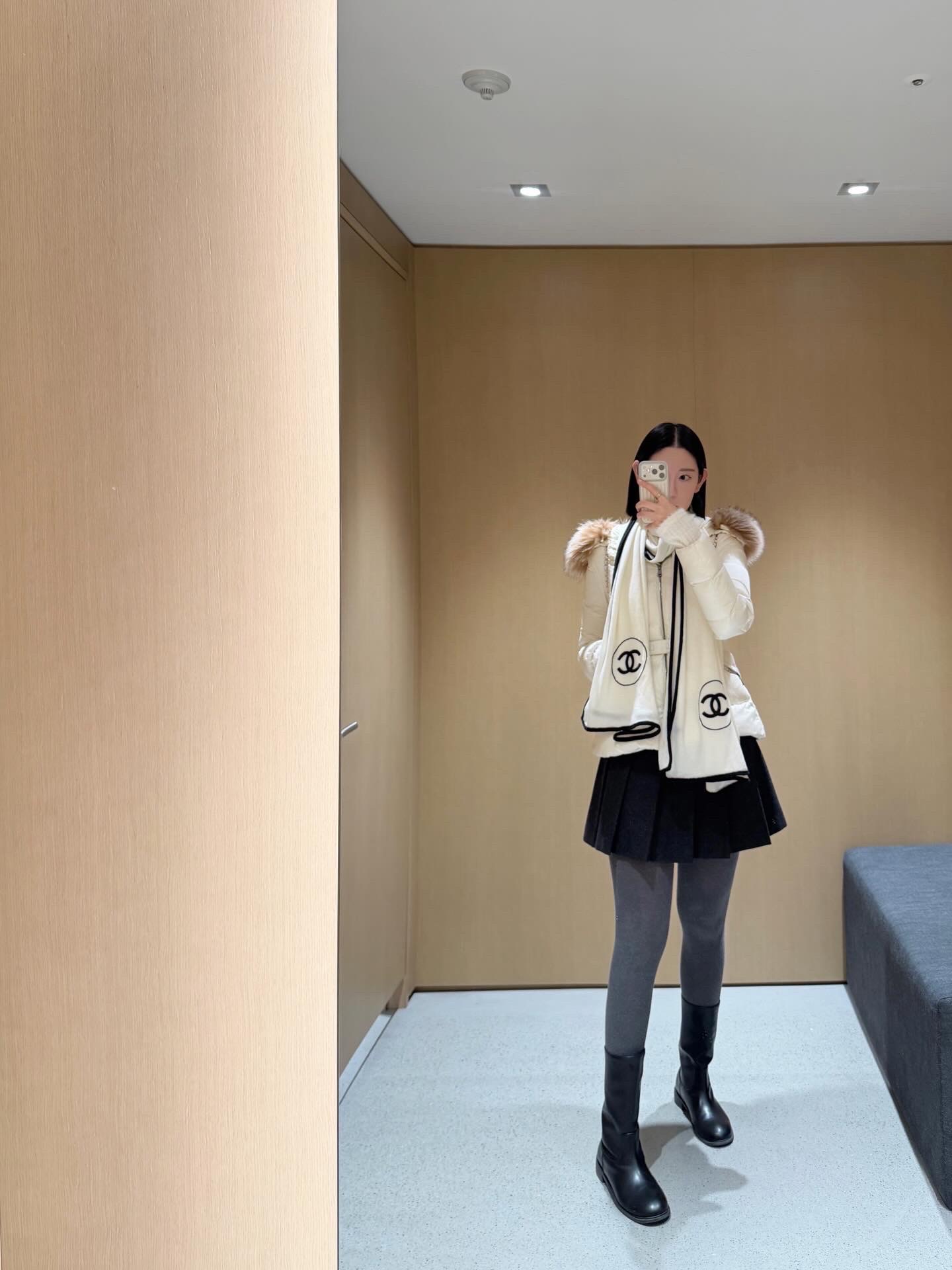 (W) Chanel Scarf Cashmere Silk & Ivory Black, (W) Moncler Boed Short Down Jacket White - 24FW 착용 스타일