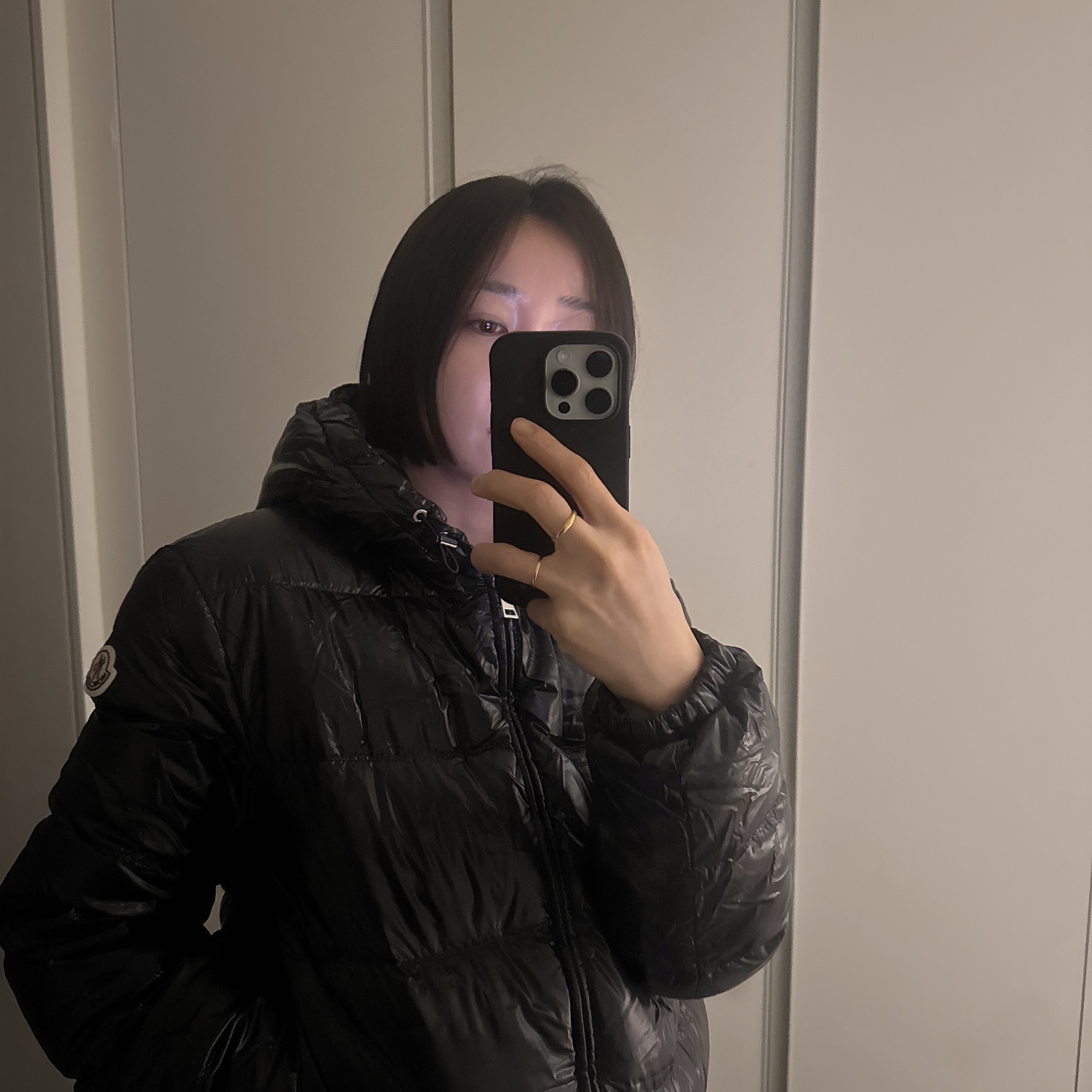 (W) Moncler Bayard Short Down Jacket Black - 24FW 착용 스타일