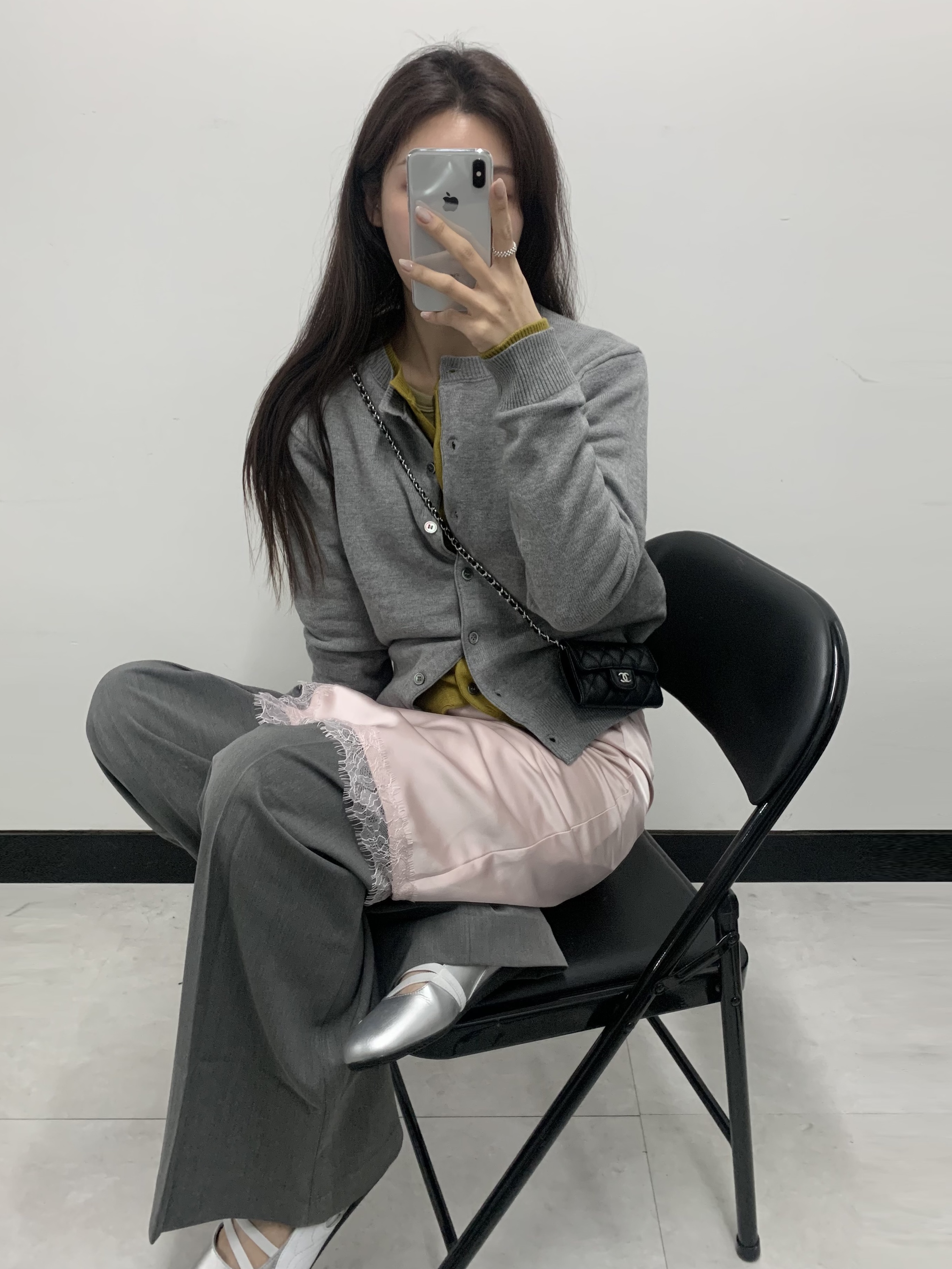 Chanel Classic Card Holder Grained Calfskin & Silver Black, (W) Puma Speedcat Ballet Metallic Puma Silver Puma White 착용 스타일