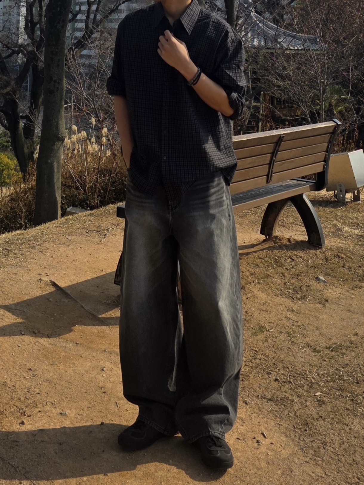 noun Wide Curved Denim Pants Black 착용 스타일 - 4