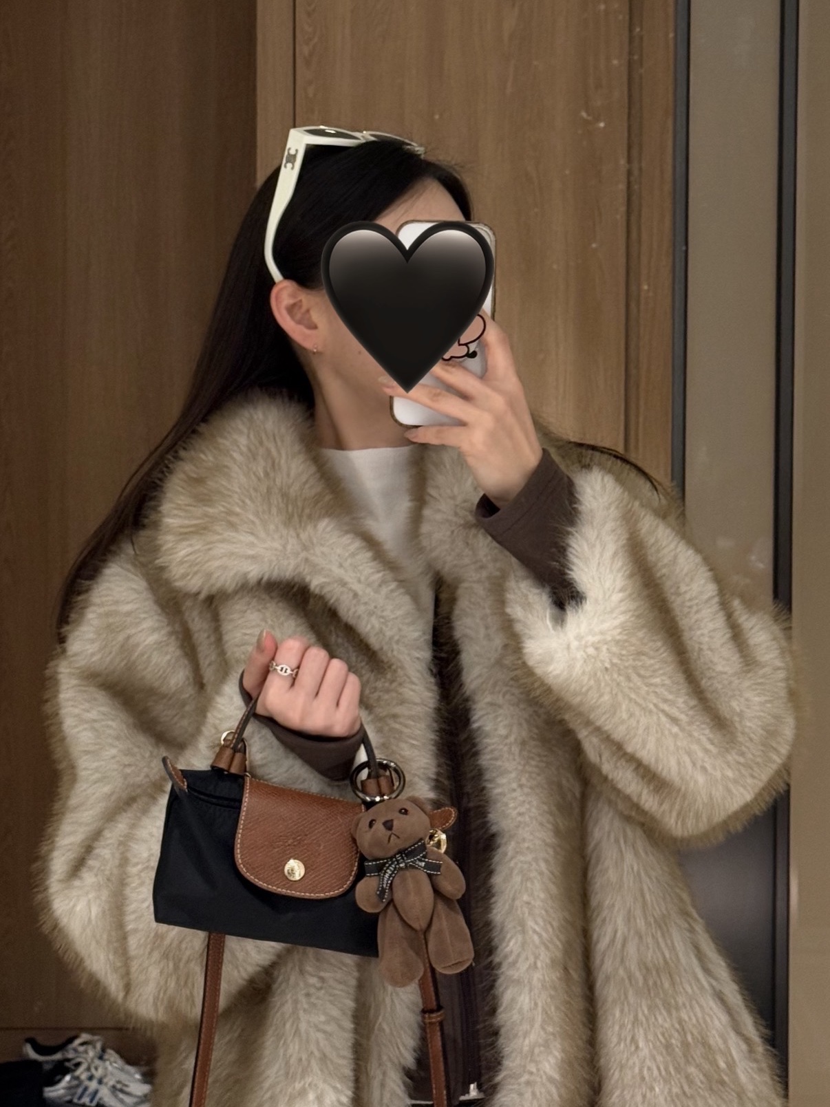 Longchamp Le Pliage Original Handle Pouch Black, (W) Celine Triomphe Square Acetate Sunglasses White Silver 착용 스타일 - 1