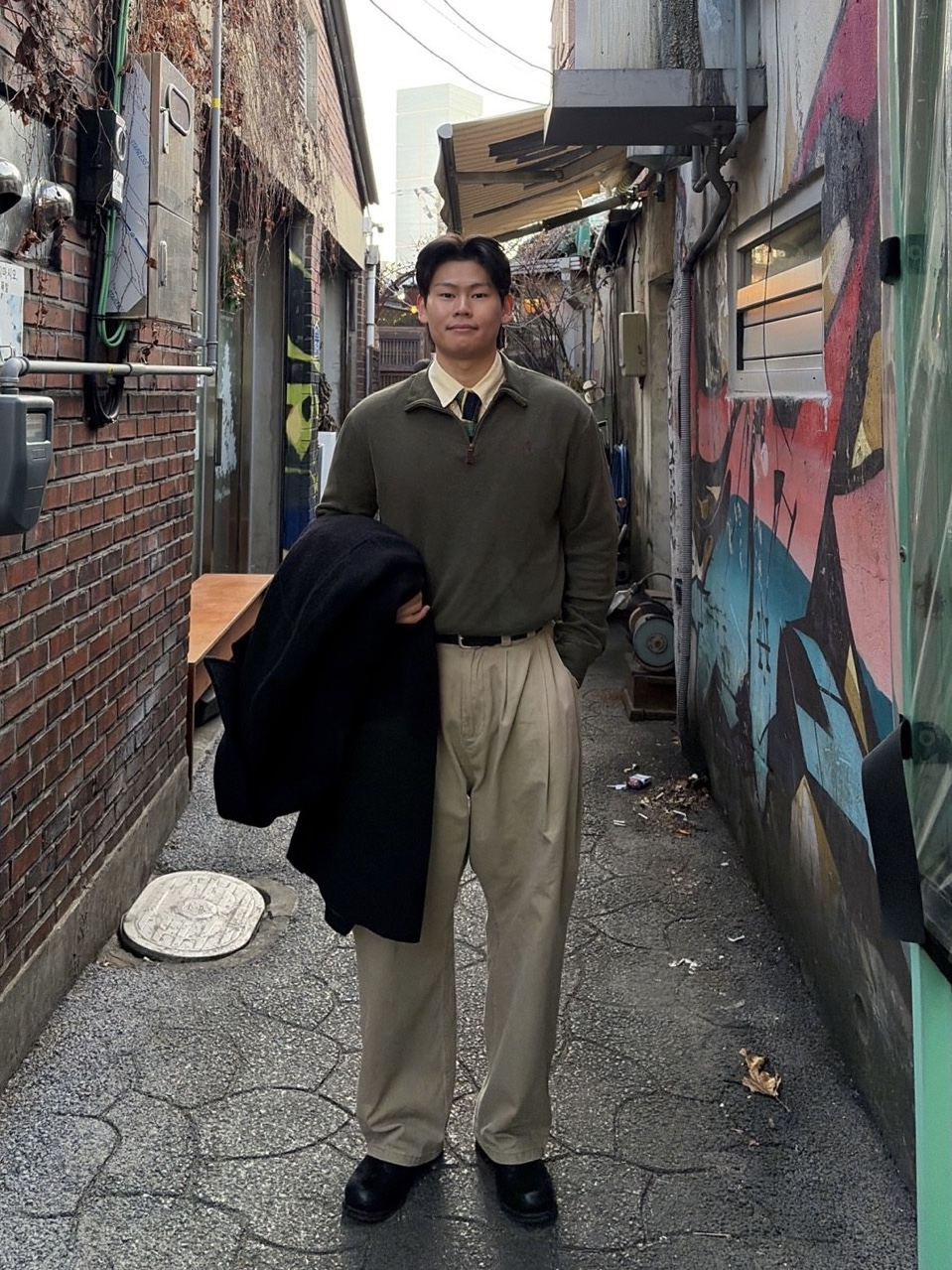 noun Wide Tapered Chino Pants Beige 착용 스타일 - 2