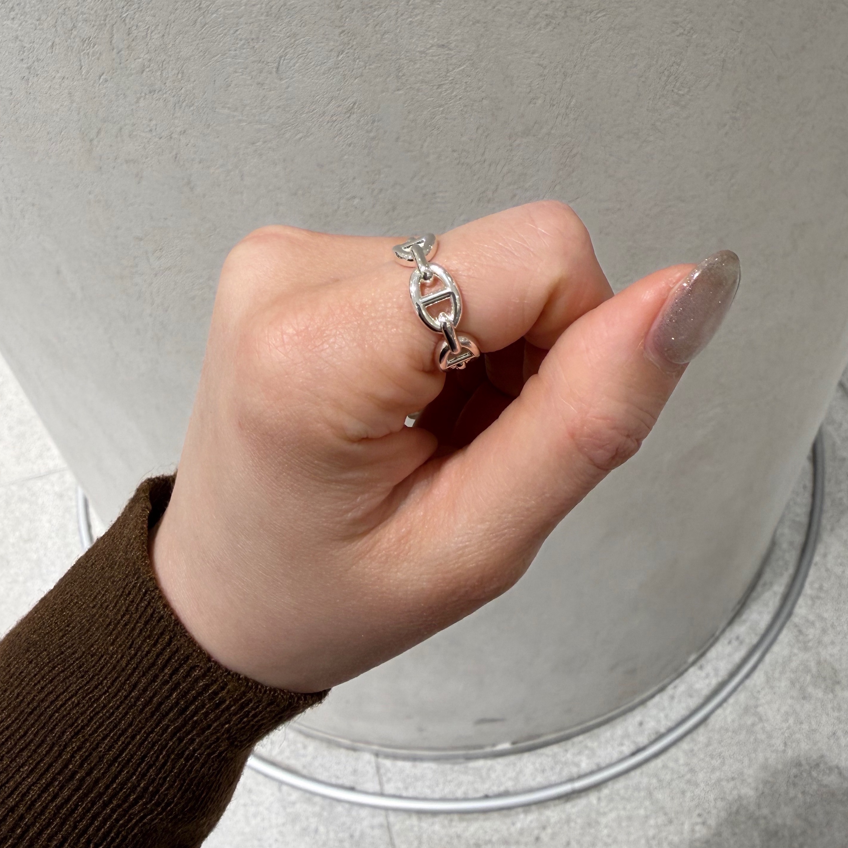 (W) Hermes Small Chaine D'Ancre Enchainee Ring Sterling Silver, (W) Hermes Mini Pop H Pendant Gold & Noir 착용 스타일 - 3