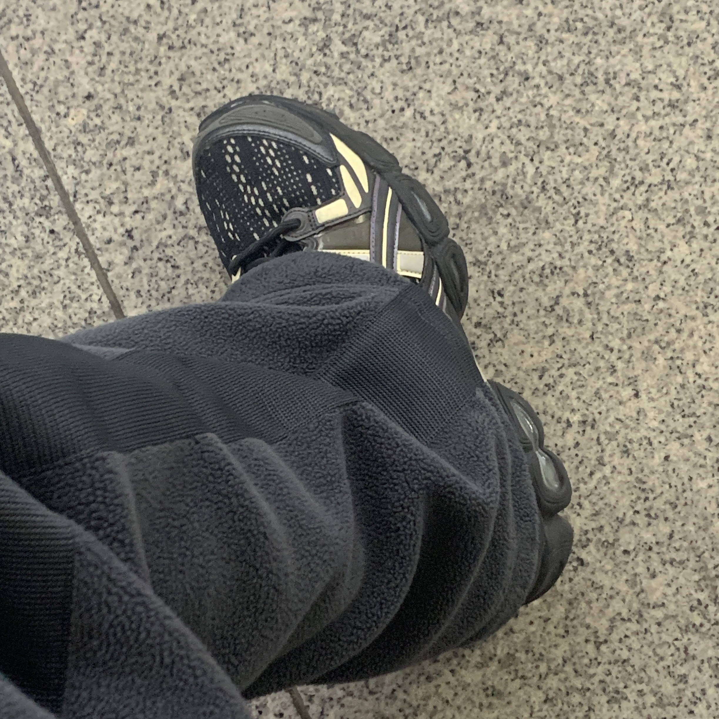 Asics UB5-S Gel-Nimbus 9 Black Gunmetal 착용 스타일