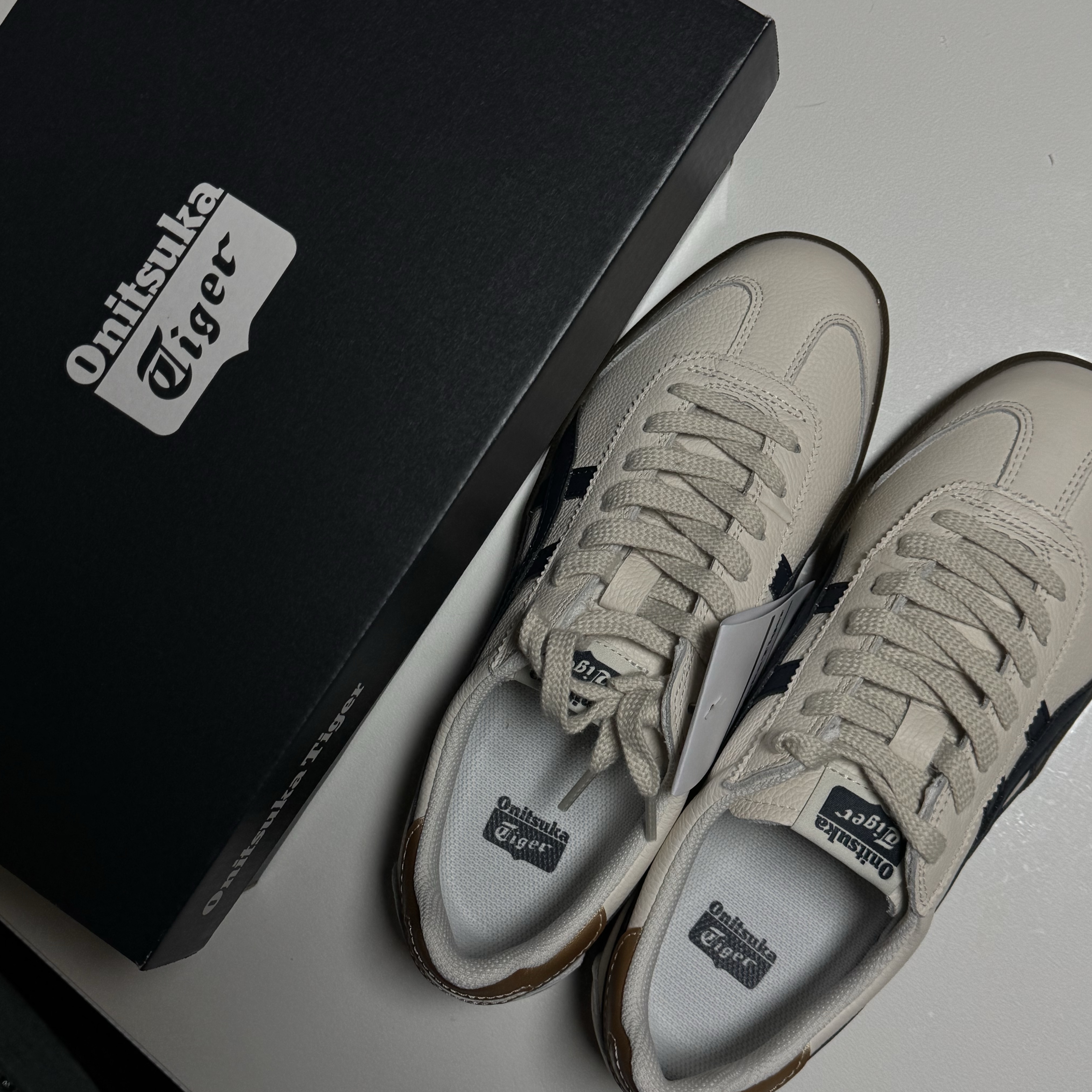 Onitsuka Tiger Tokuten Birch Iron Navy 착용 스타일