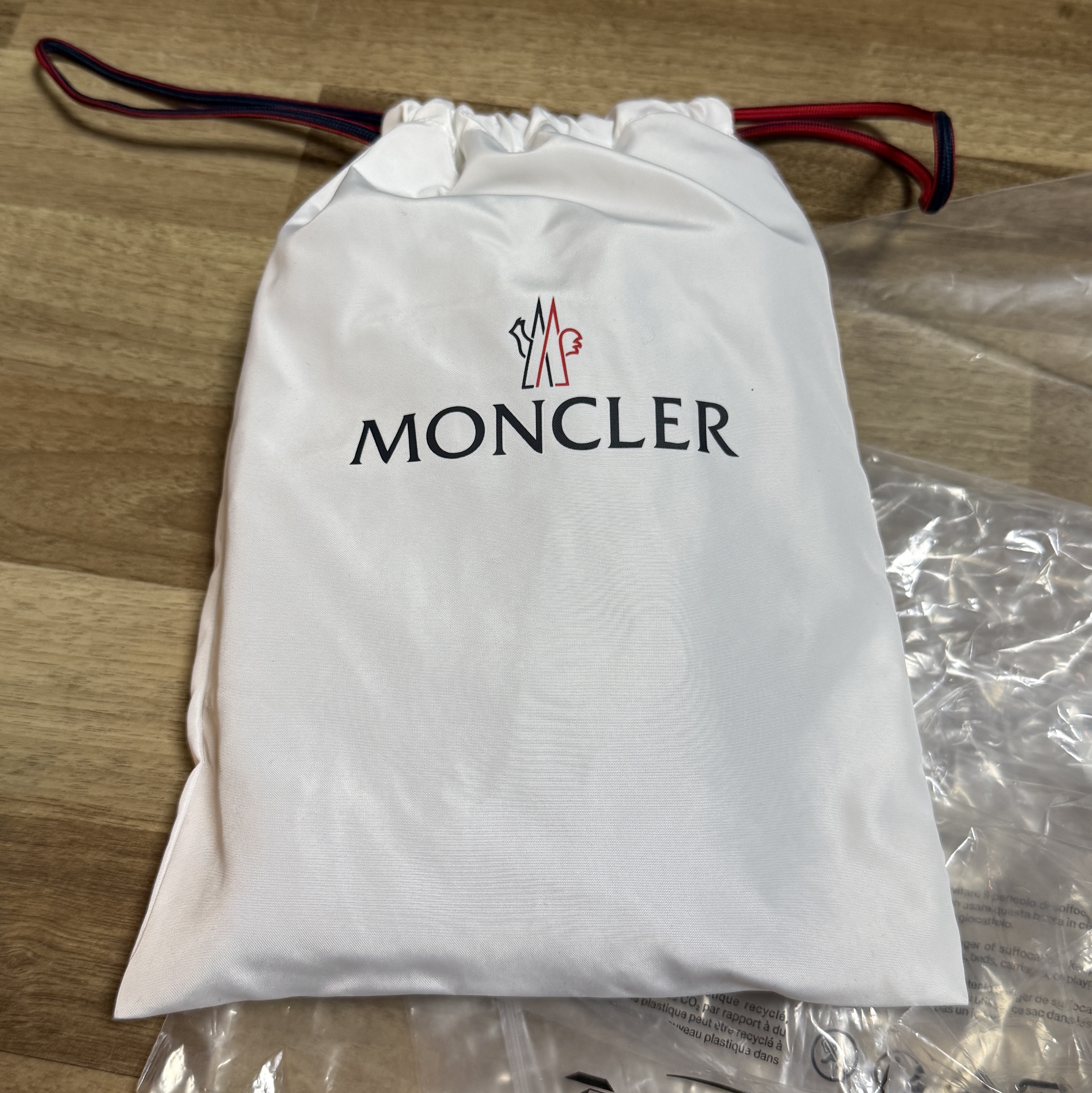 Moncler Logo Patch Swim Shorts Navy Blue - 25SS 착용 스타일 - 3