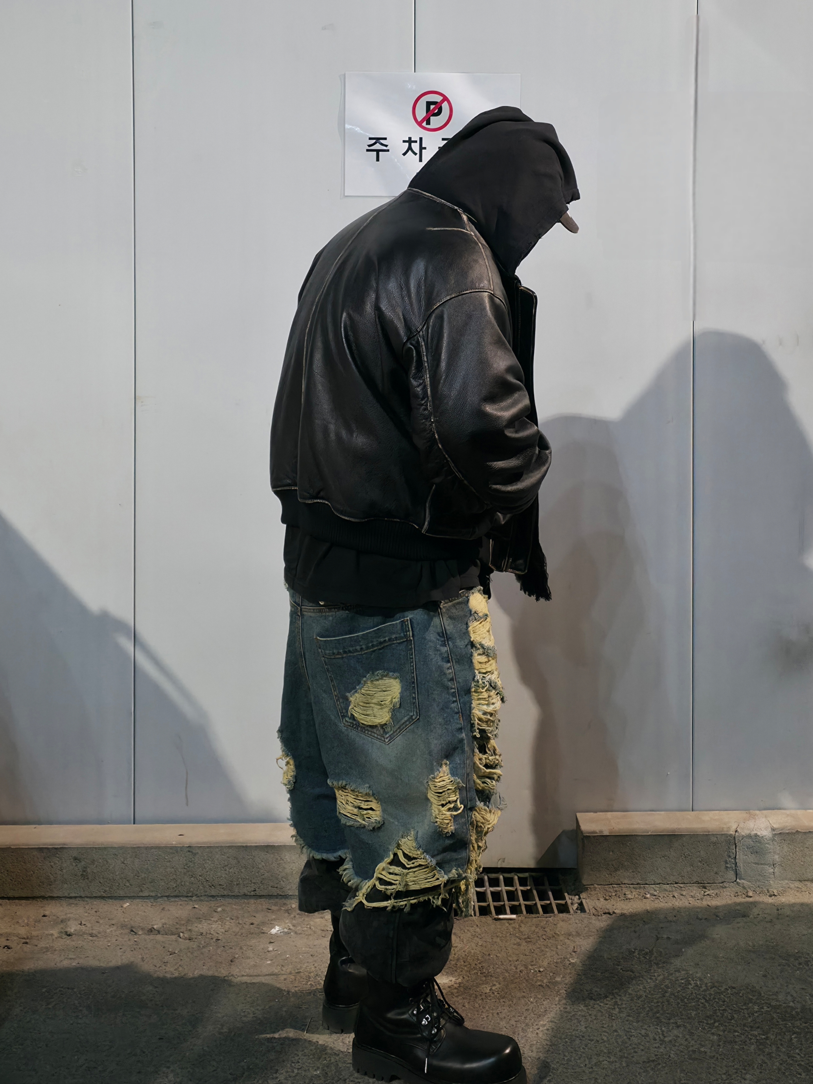 Undermycar Burok Vintage Cowhide Oversized Bomber Antique Bronze - 23FW, LOSTGARDEN Phantom 착용 스타일 - 1