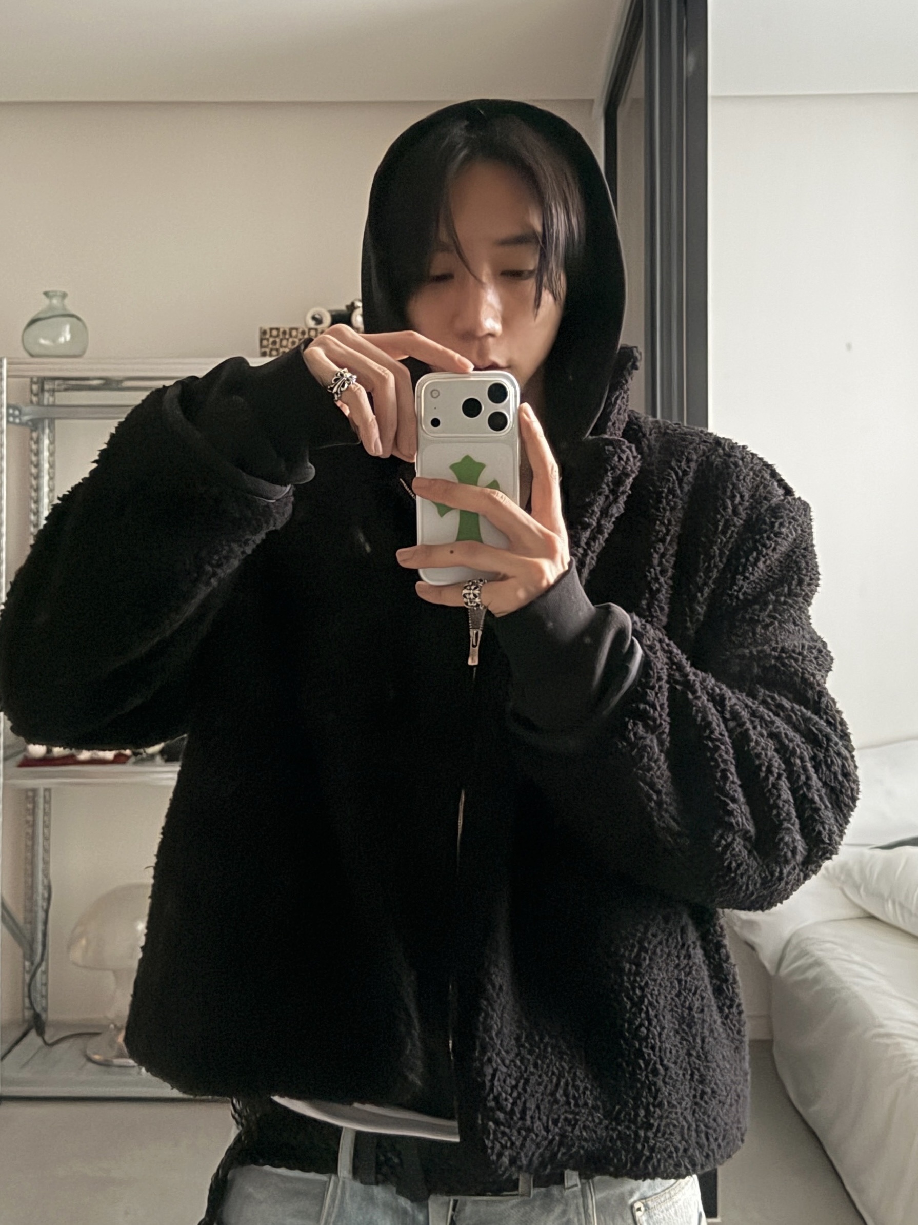 Chrome Hearts Cemetery Ring Silver, Hansroom Chrome Hearts BS Fleur Patch Cashmere Beanie 착용 스타일 - 1