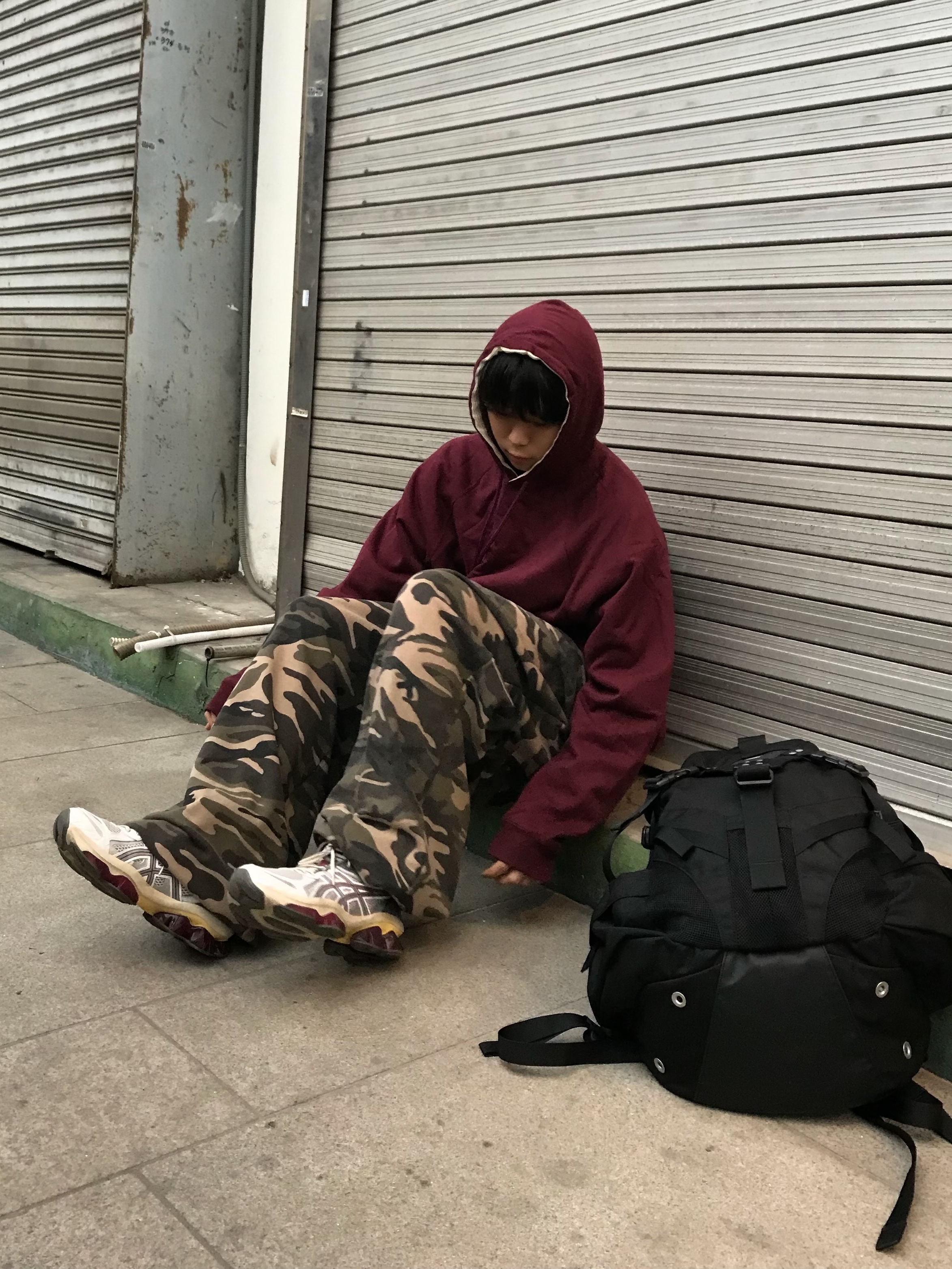 Asics Gel-Quantum Kinetic Cream Dried Berry, Oakley Icon RC Backpack Blackout 착용 스타일 - 1