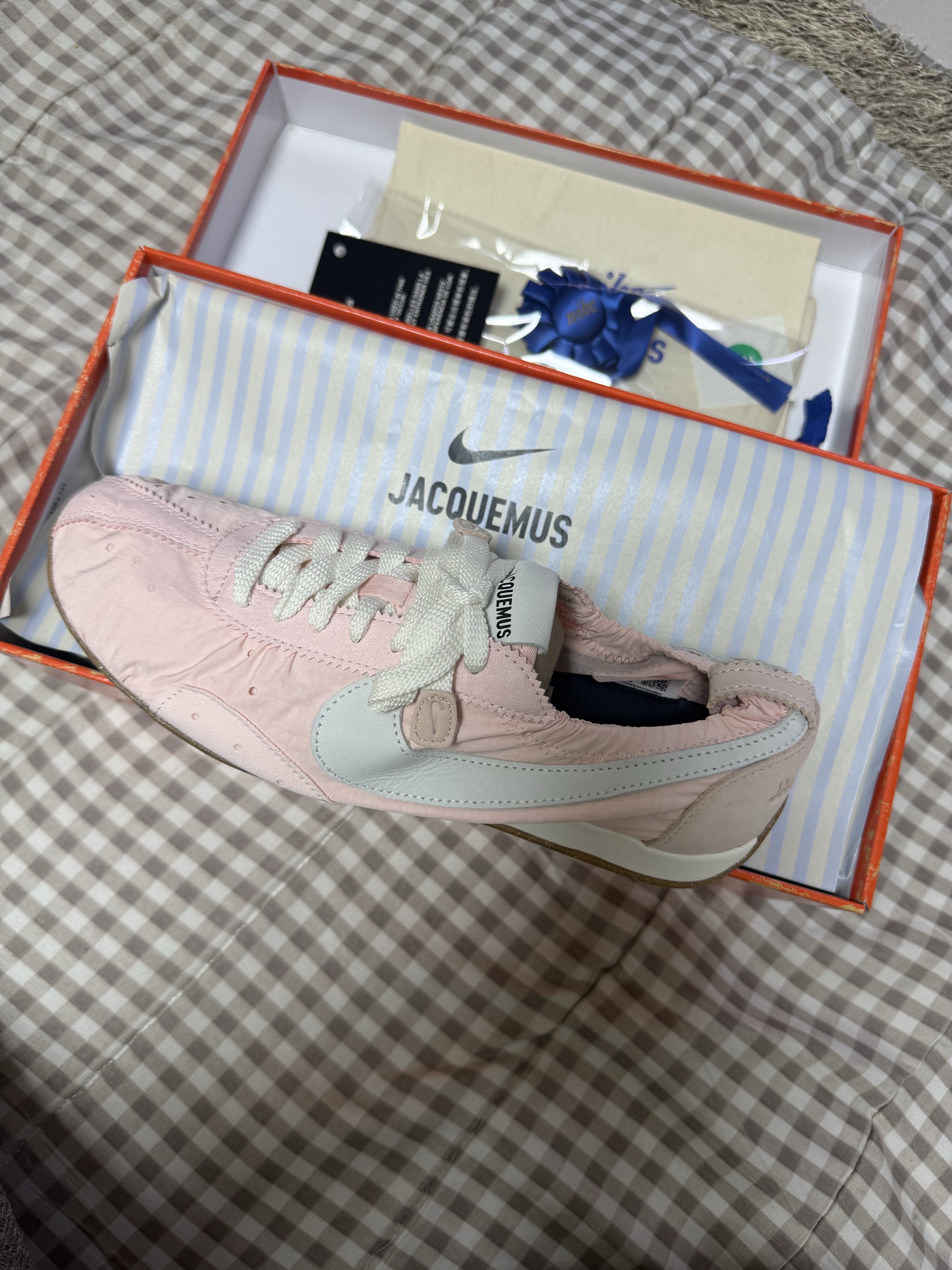 Nike x Jacquemus Moon Shoe SP Aluminum Pink Sail 착용 스타일