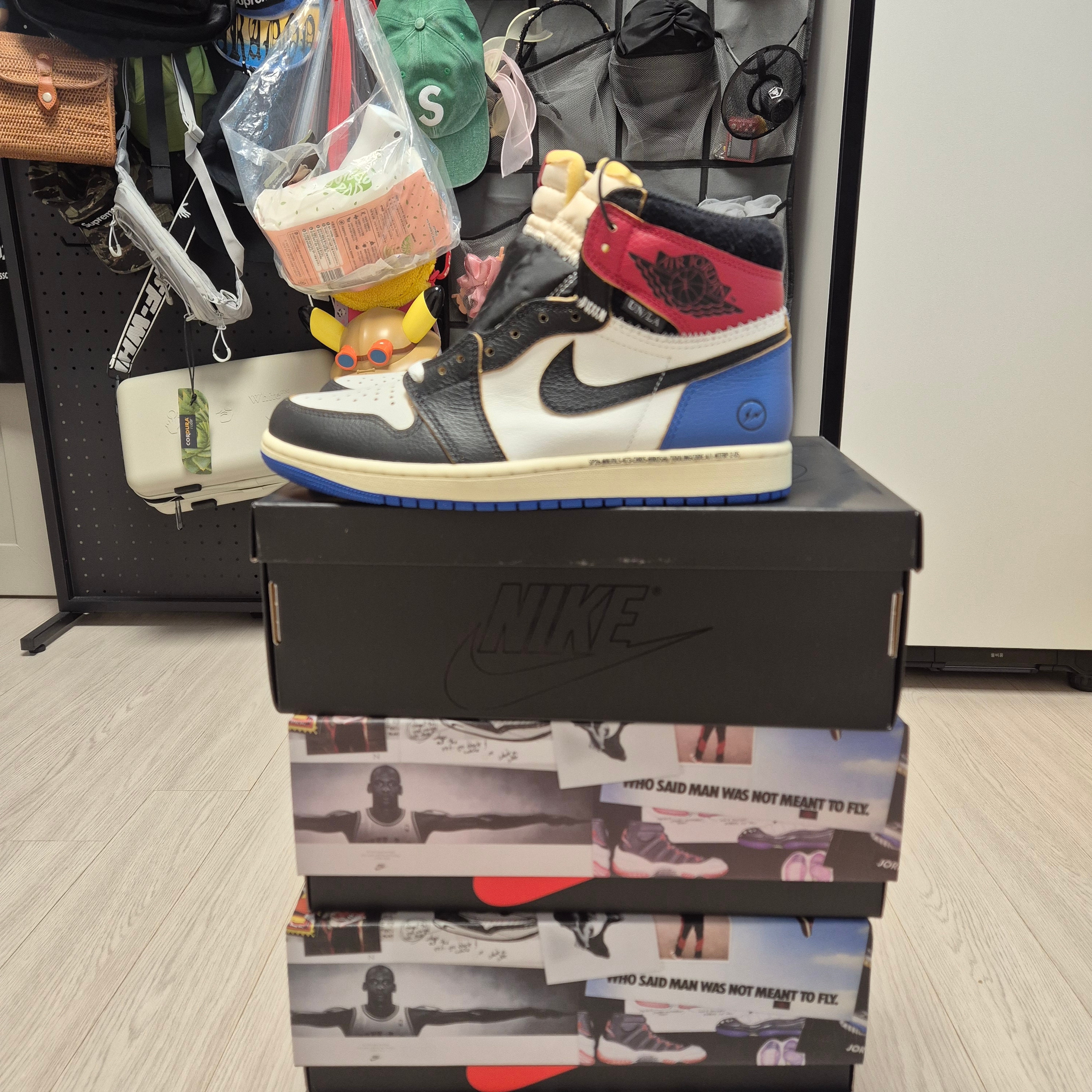 Jordan 1 x Fragment x Union LA Black and Varsity Red, Jordan 1 x Union Retro High OG Chicago Shadow 착용 스타일 - 7
