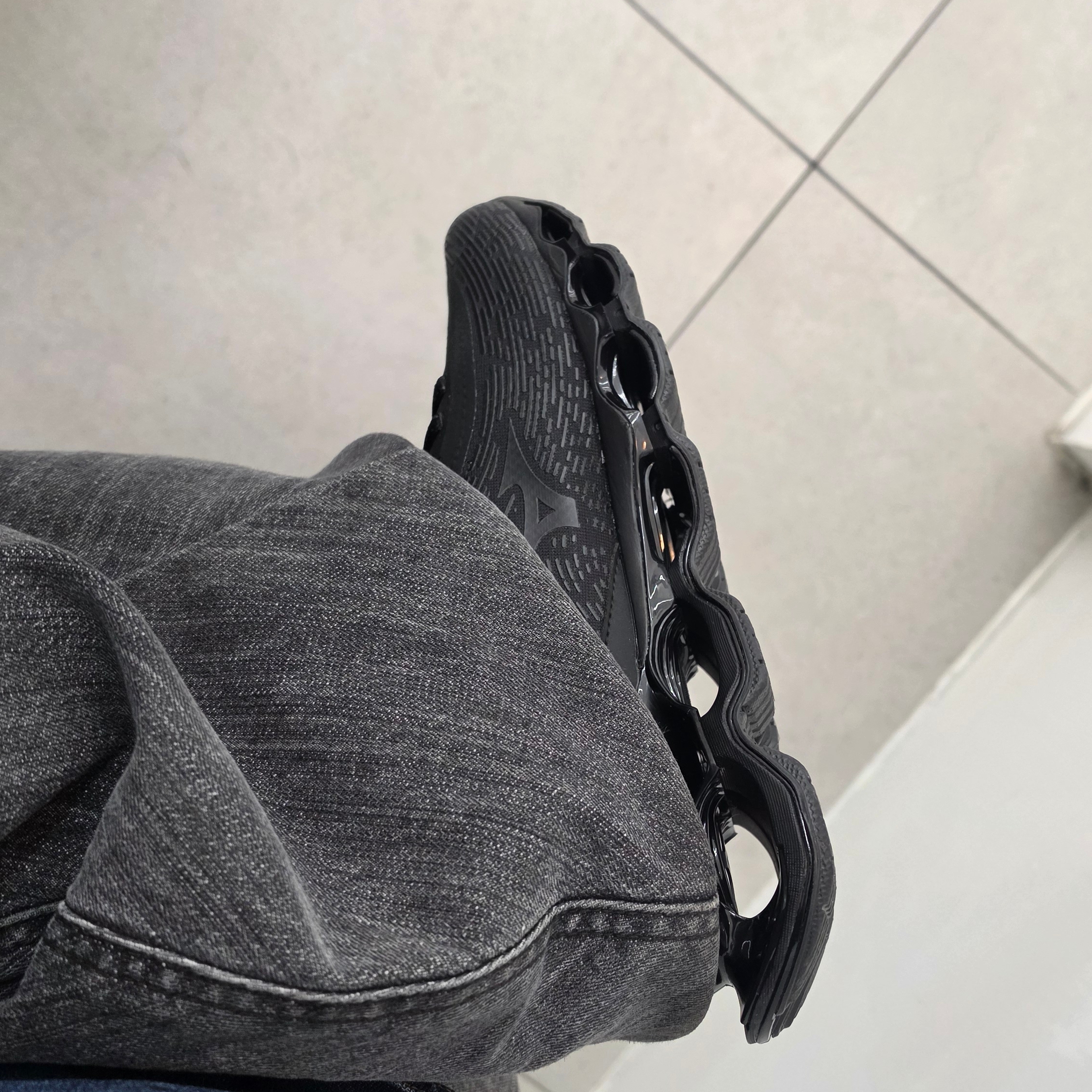 Mizuno Wave Prophecy 13.2 Black Iron Gate - 26SS 착용 스타일 - 2