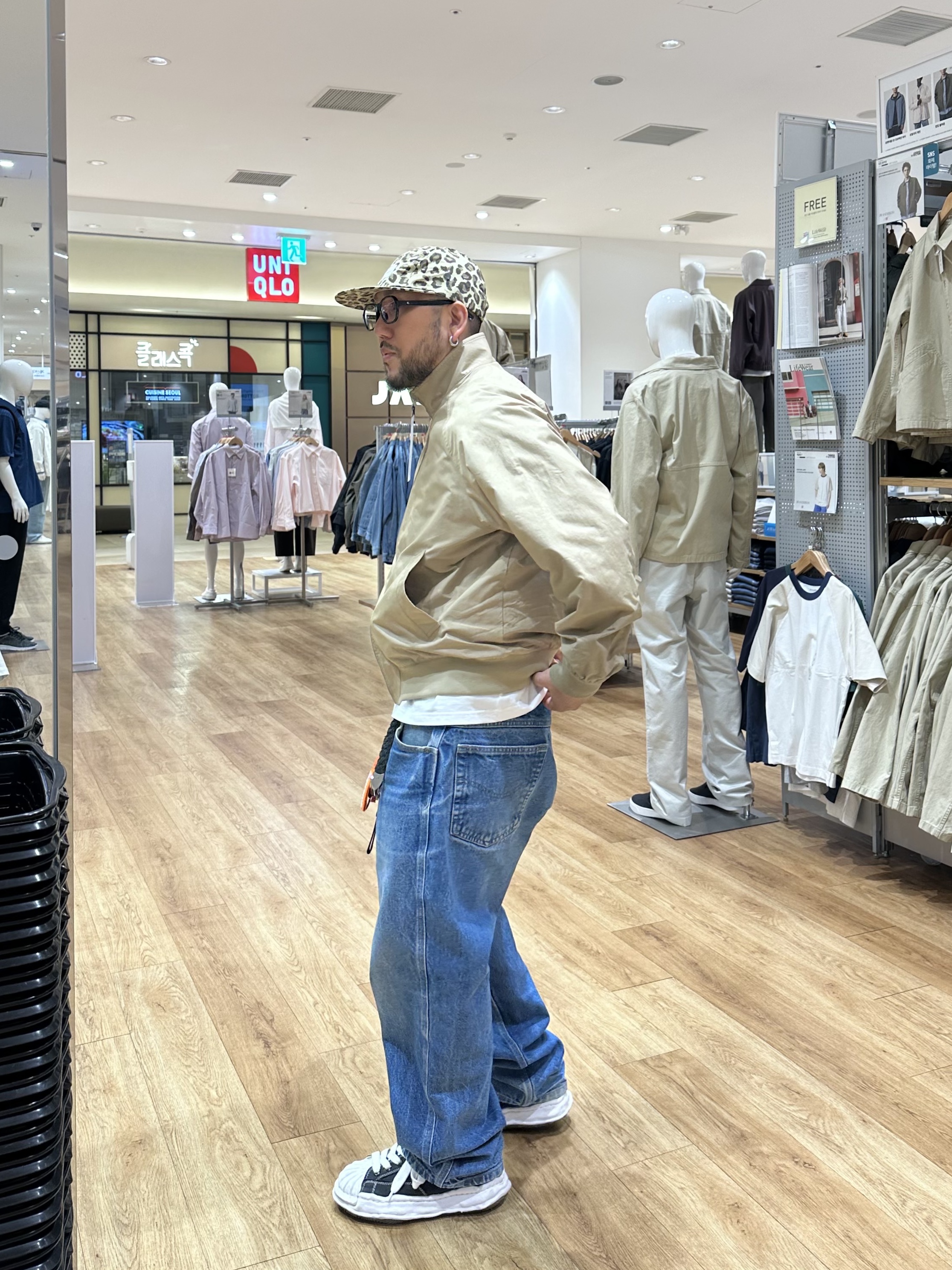 Maison Mihara Yasuhiro Blakey OG Sole Canvas Low-top Sneakers Black White, Supreme Ripstop Keychain Orange - 24SS 착용 스타일 - 2