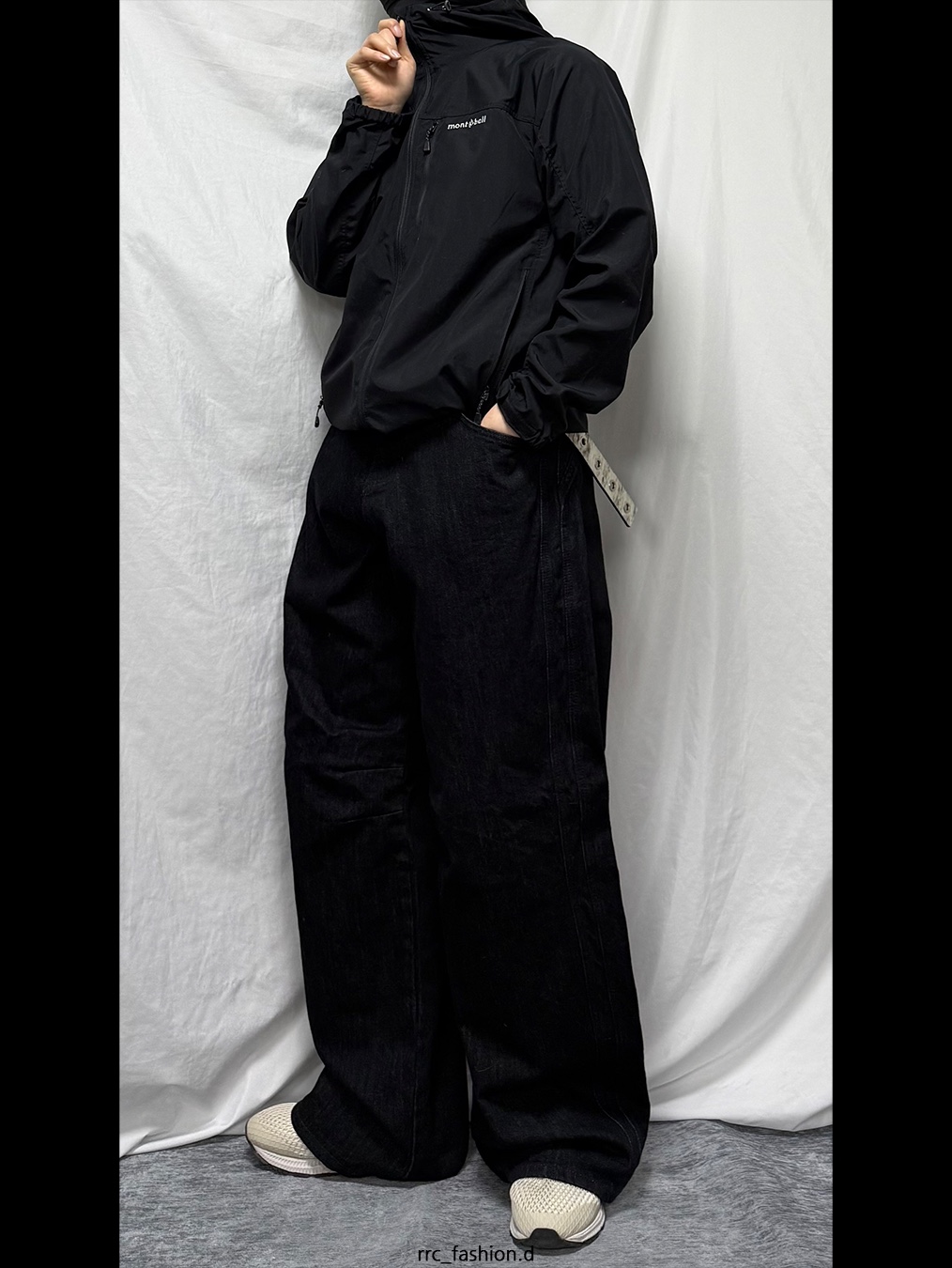 Montbell Wind Blast Hooded Jacket Black, Asics x Vivienne Westwood Gel-Kayano 26 Birch White 착용 스타일 - 3