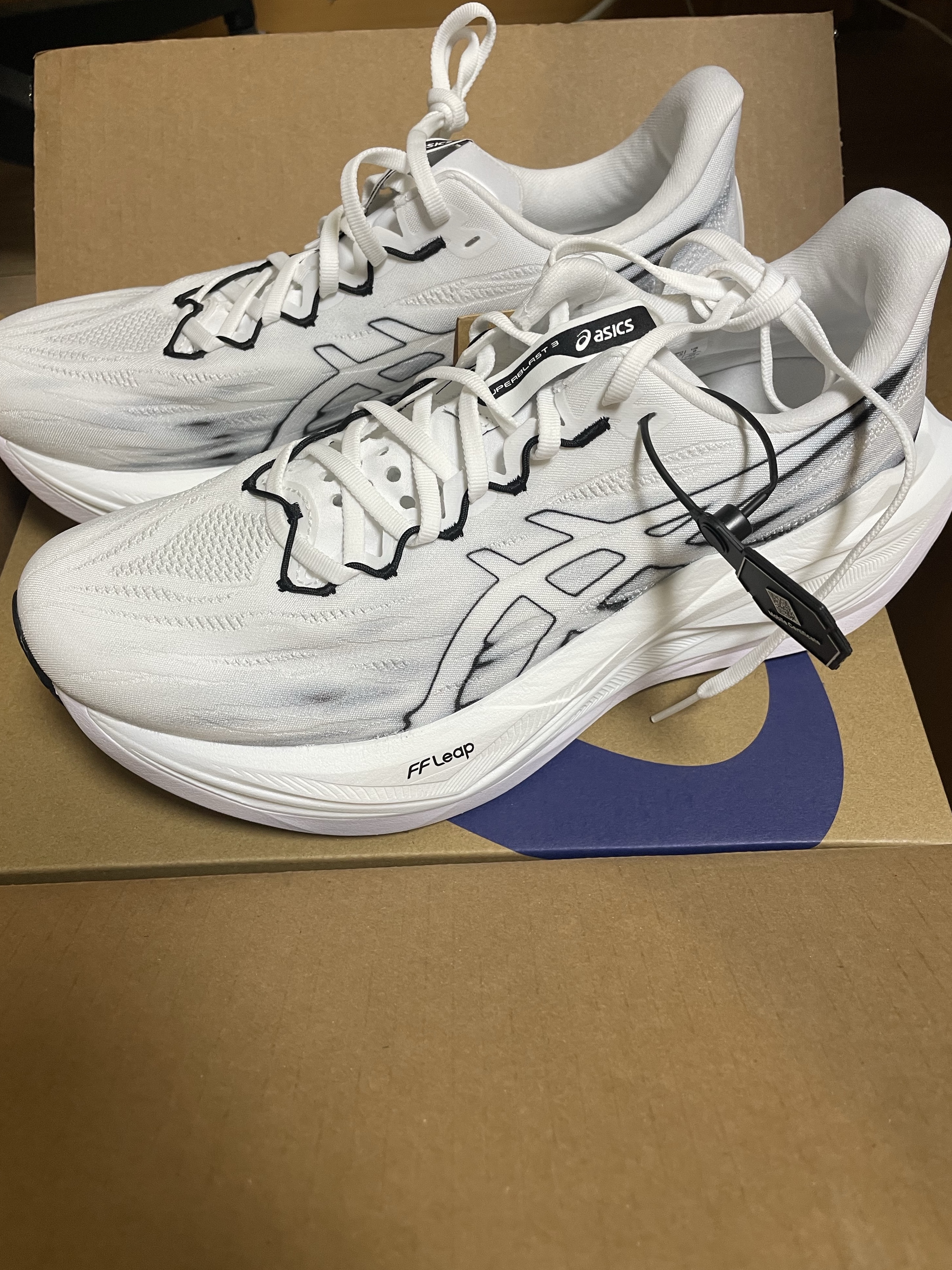 Asics Superblast 3 White Black, Asics Superblast 2 Black White 착용 스타일 - 4