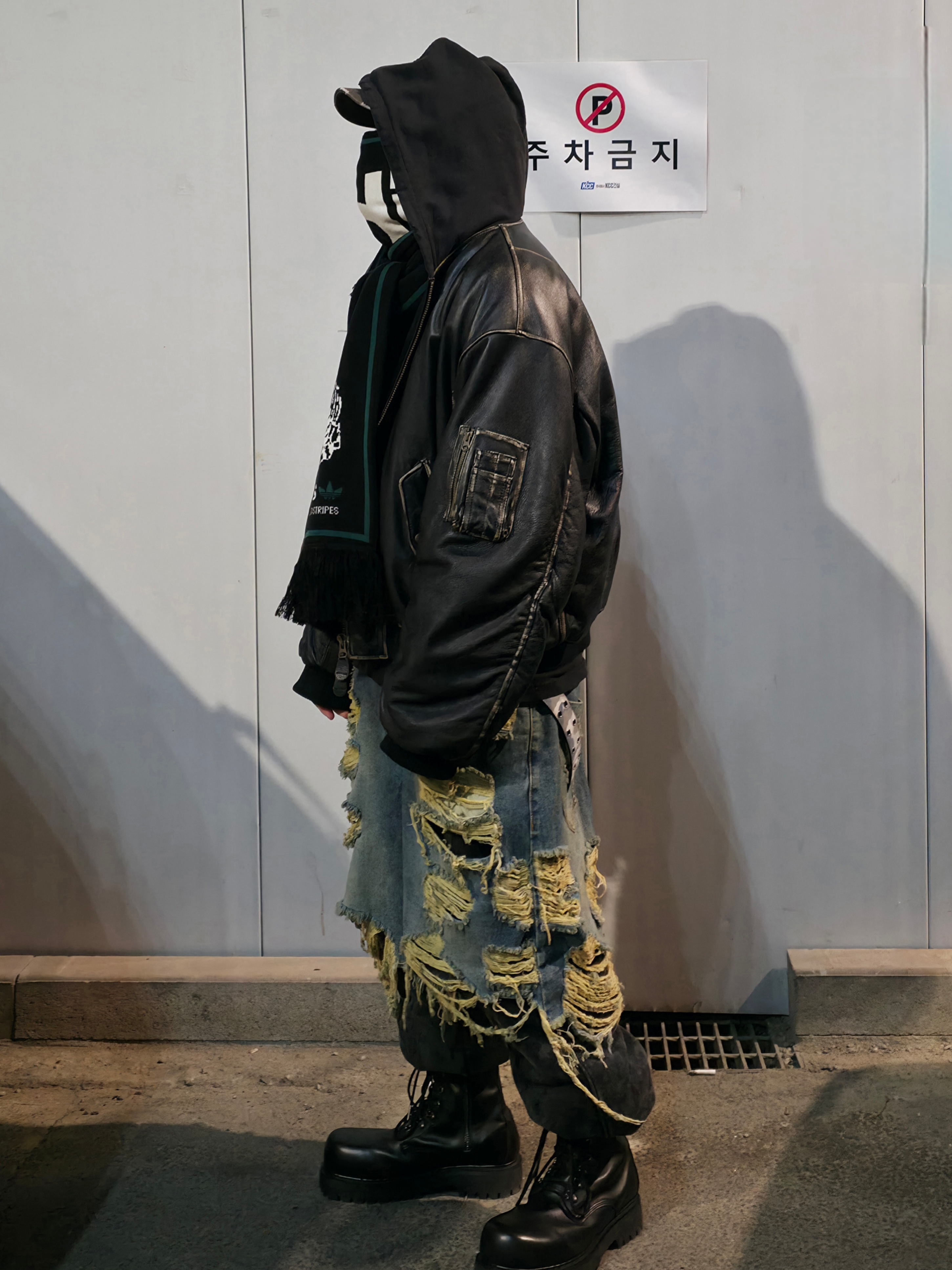Undermycar Burok Vintage Cowhide Oversized Bomber Antique Bronze - 23FW, LOSTGARDEN Phantom 착용 스타일 - 2
