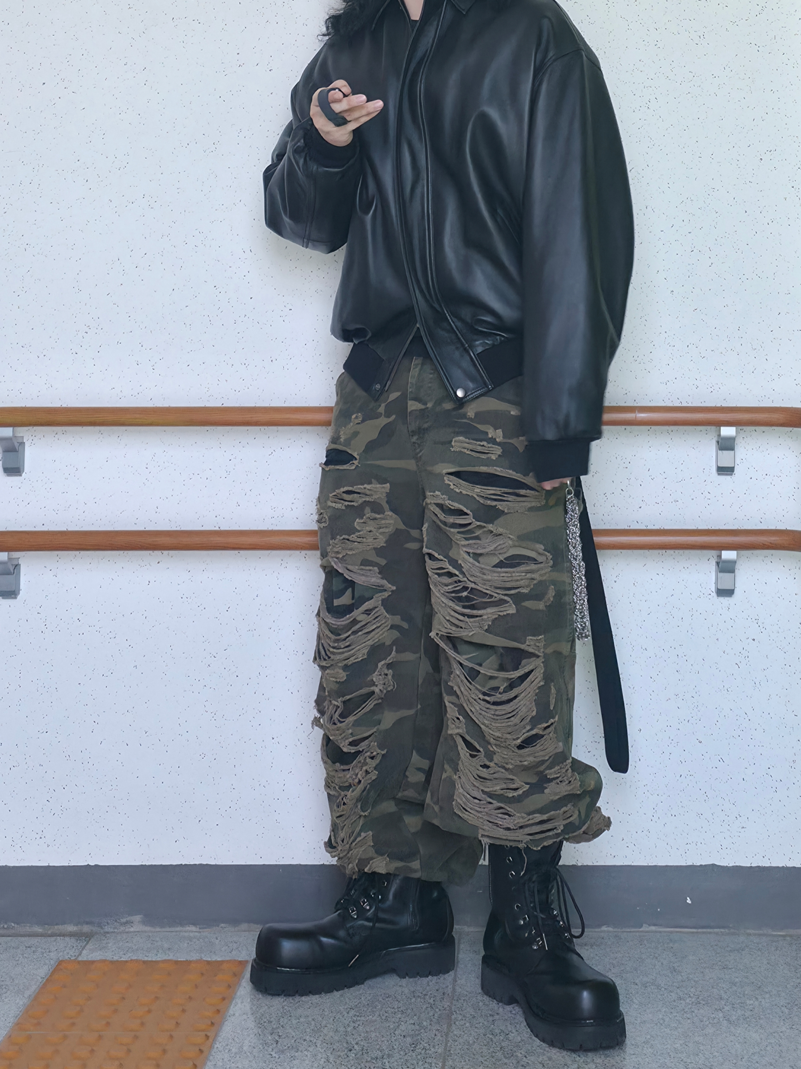 emostanceclub Double Layered Distressed Camo Pants Woodland Camo, LOSTGARDEN Phantom 착용 스타일 - 6
