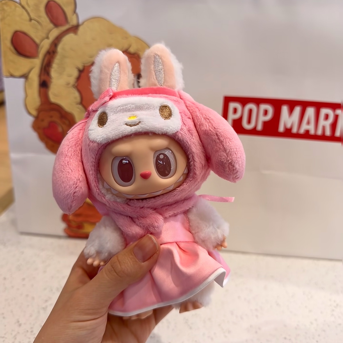 Pop Mart Labubu The Monsters x Hello Kitty And Friends Series Plush Pendant My Melody (Opened Case) 착용 스타일