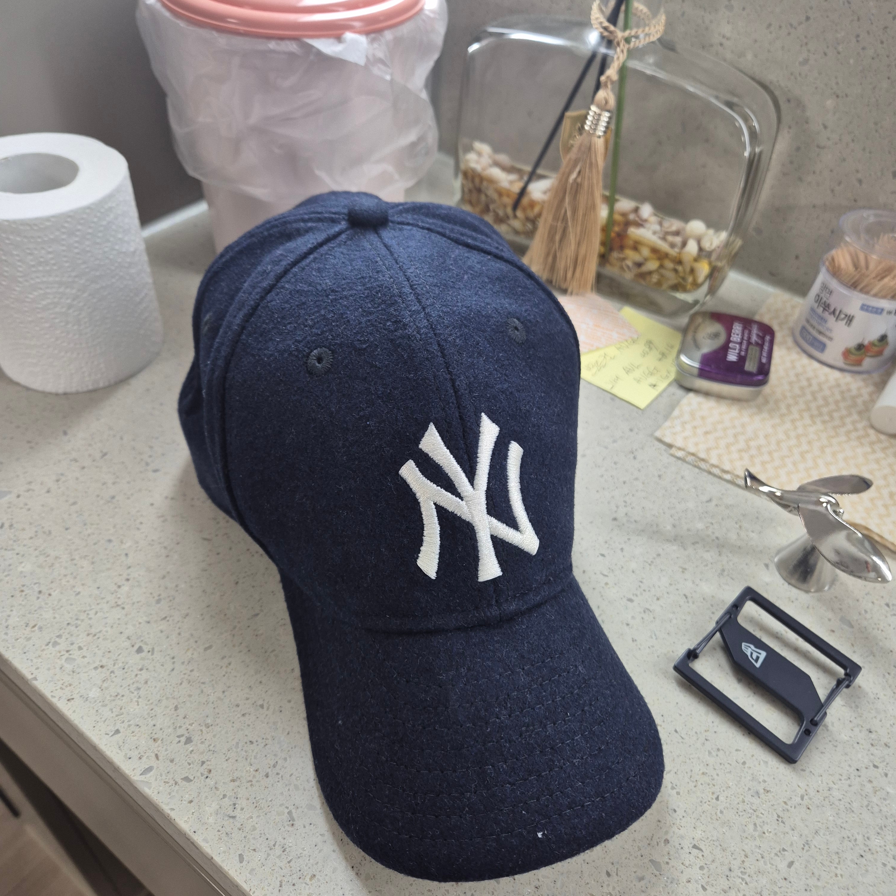 New Era MLB x Fear of God New York Yankees Retro Crown Fitted Cap Navy 착용 스타일 - 1