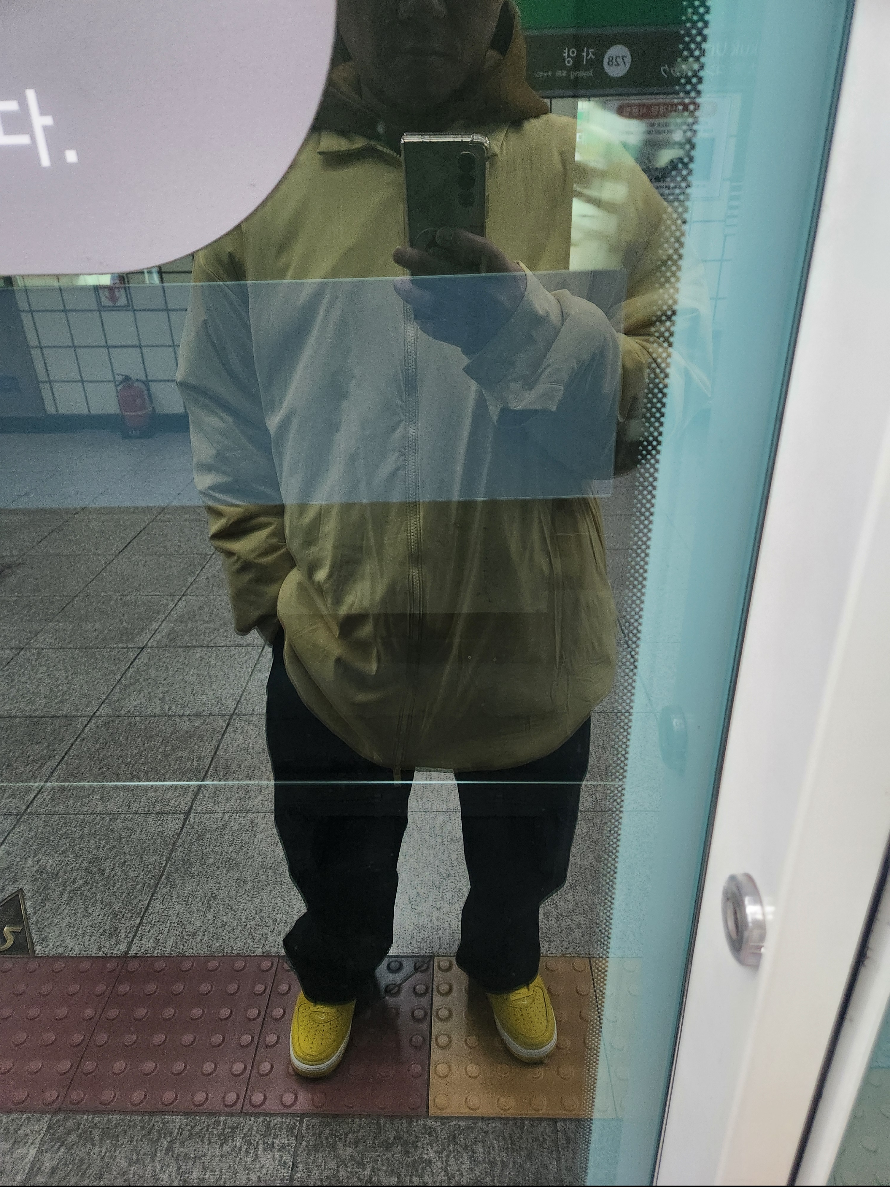Nike Air Force 1 Low Retro Color of The Month Speed Yellow, Essentials Filled Nylon Shirt Jacket Light Tuscan - 23SS 착용 스타일