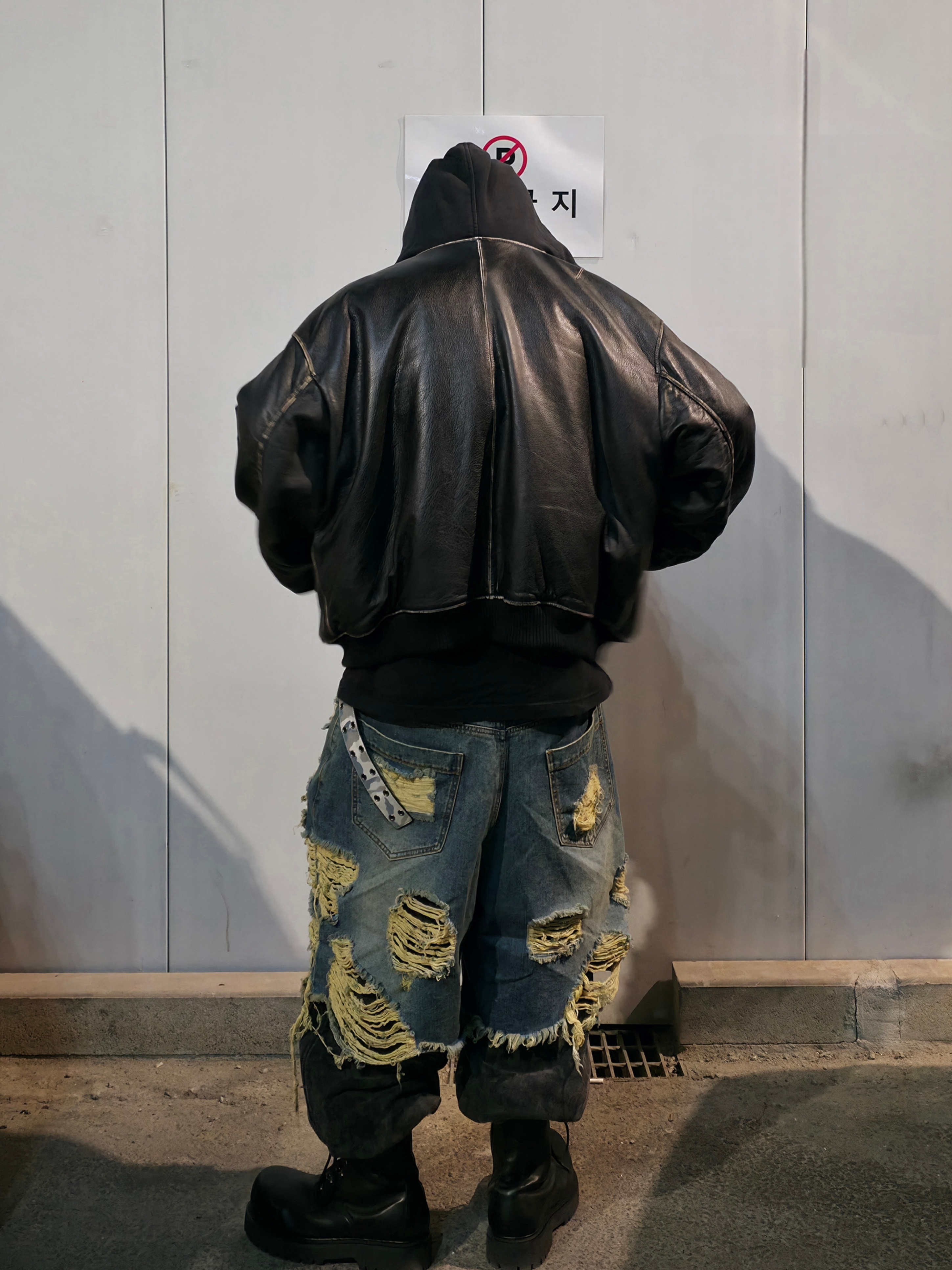 Undermycar Burok Vintage Cowhide Oversized Bomber Antique Bronze - 23FW, LOSTGARDEN Phantom 착용 스타일 - 3