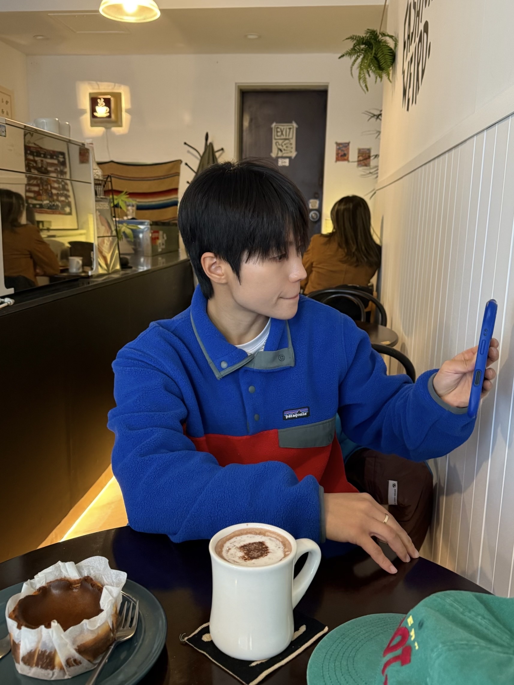 Patagonia Lightweight Synchilla Snap-T Fleece Pullover Touring Red 착용 스타일