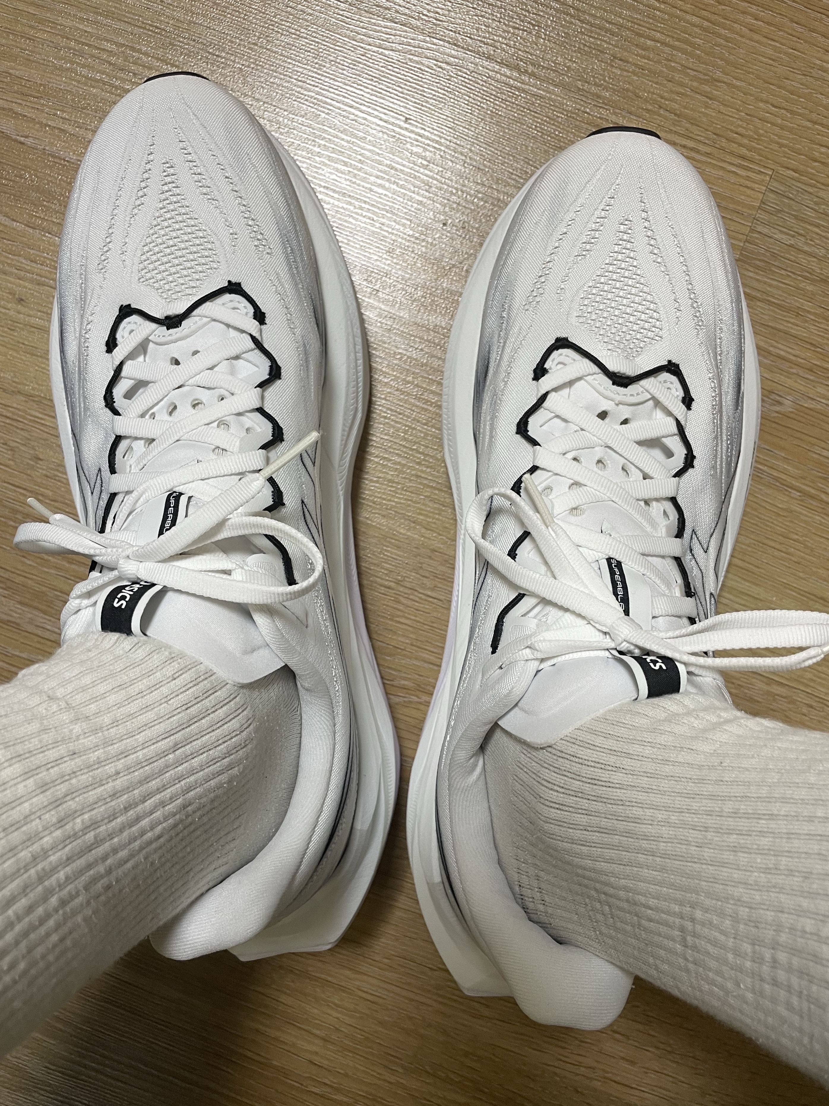 Asics Superblast 3 White Black, Asics Superblast 2 Black White 착용 스타일 - 3
