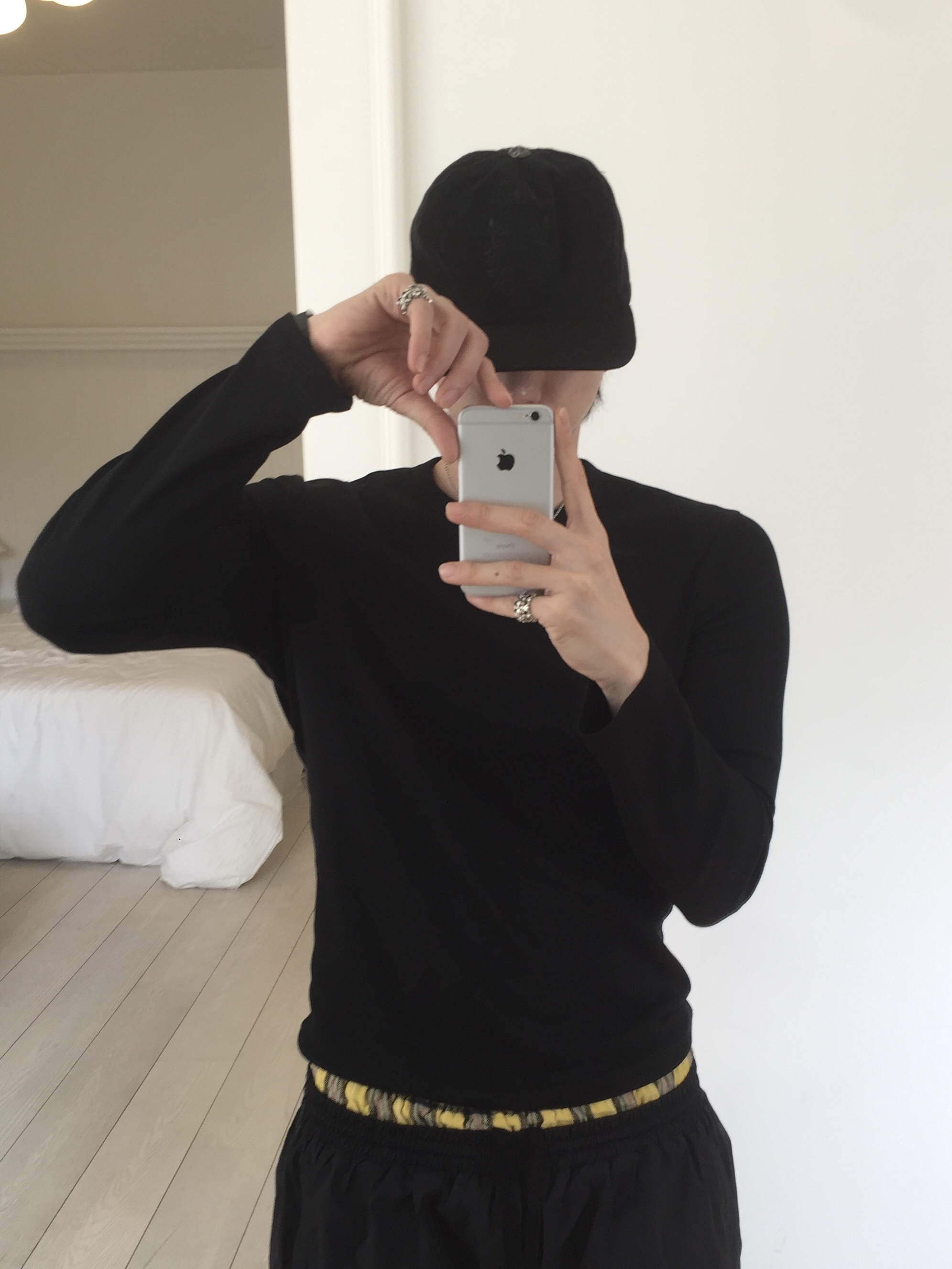 Chrome Hearts Cemetery Ring Silver, Hansroom Chrome Hearts BS Fleur Patch Cashmere Beanie 착용 스타일 - 7