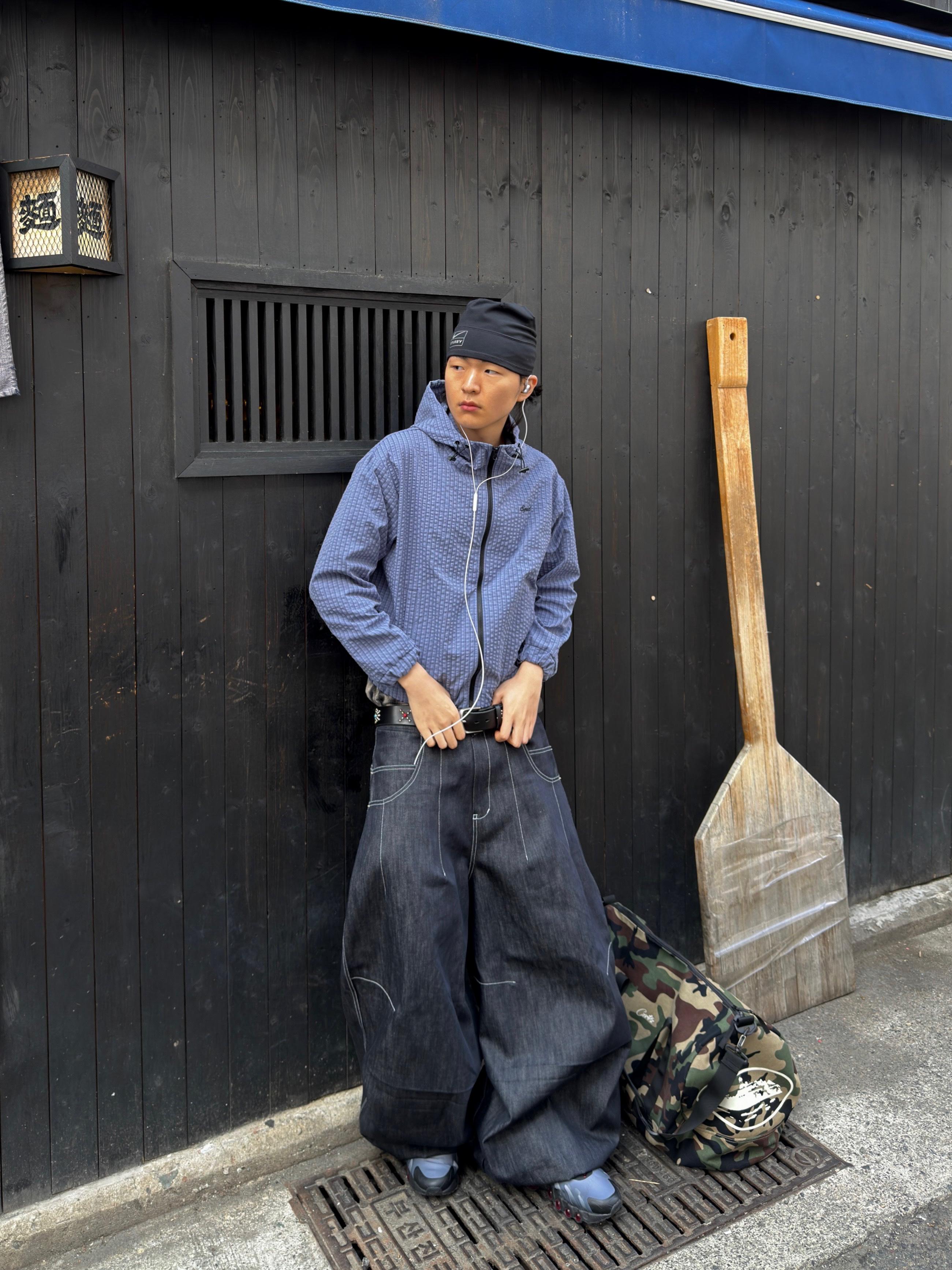 Nike x Stussy Skull Cap Black, Nike Air Max Dn8 Black Anthracite 착용 스타일 - 3