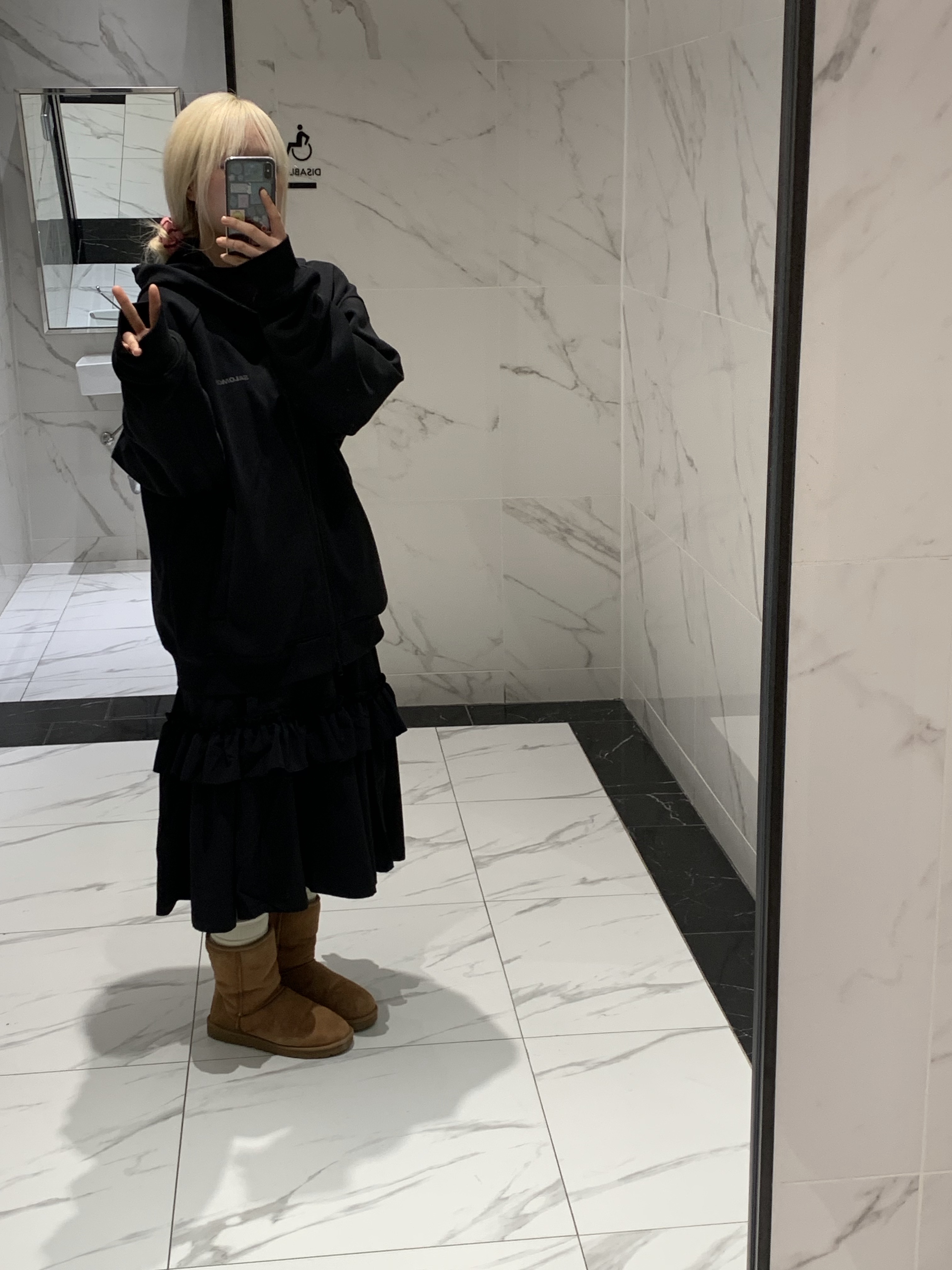(W) Adidas OTT Long Skirt Black - KR Sizing, (W) UGG Classic Short II Boots Chestnut 착용 스타일 - 1