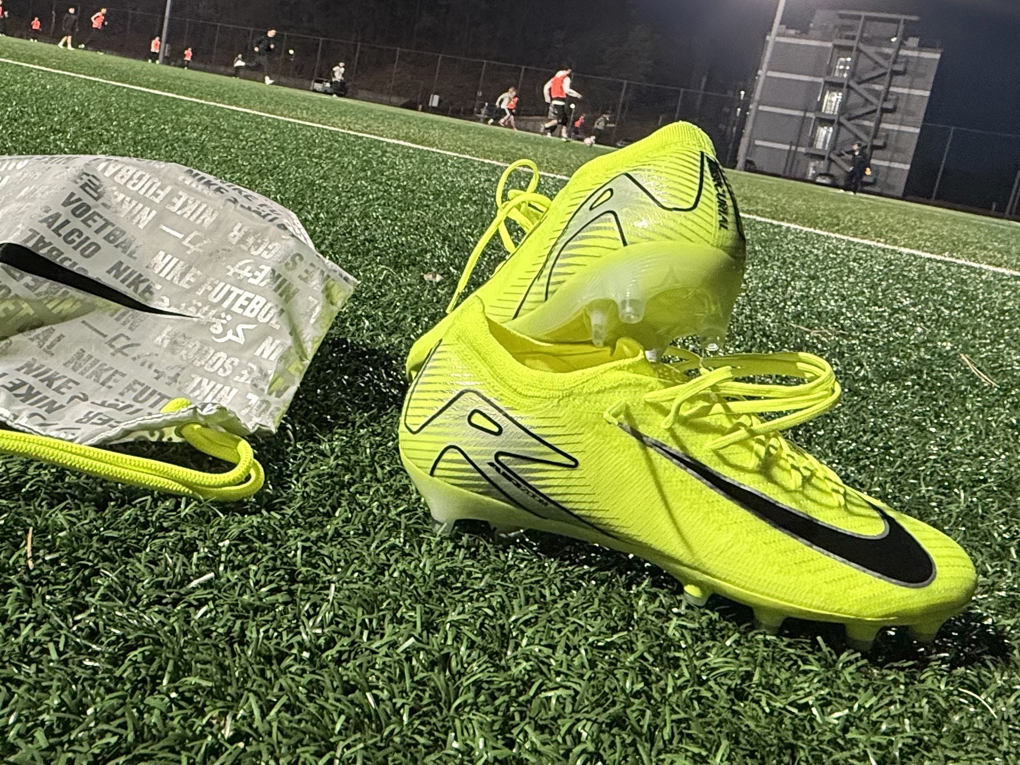 Nike Zoom Mercurial Vapor 16 Elite AG Pro Volt Black 착용 스타일
