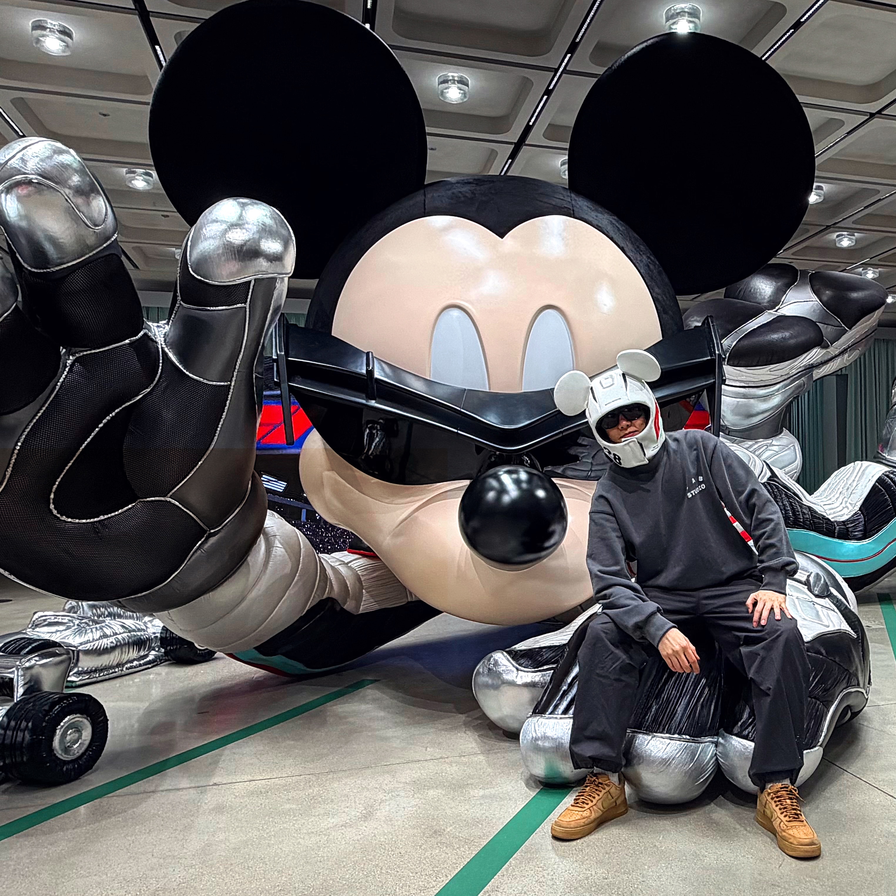 IAB Studio IAB Damaged Logo Sweatshirt Charcoal, Nike Air Force 1 '07 WB Flax 착용 스타일 - 2