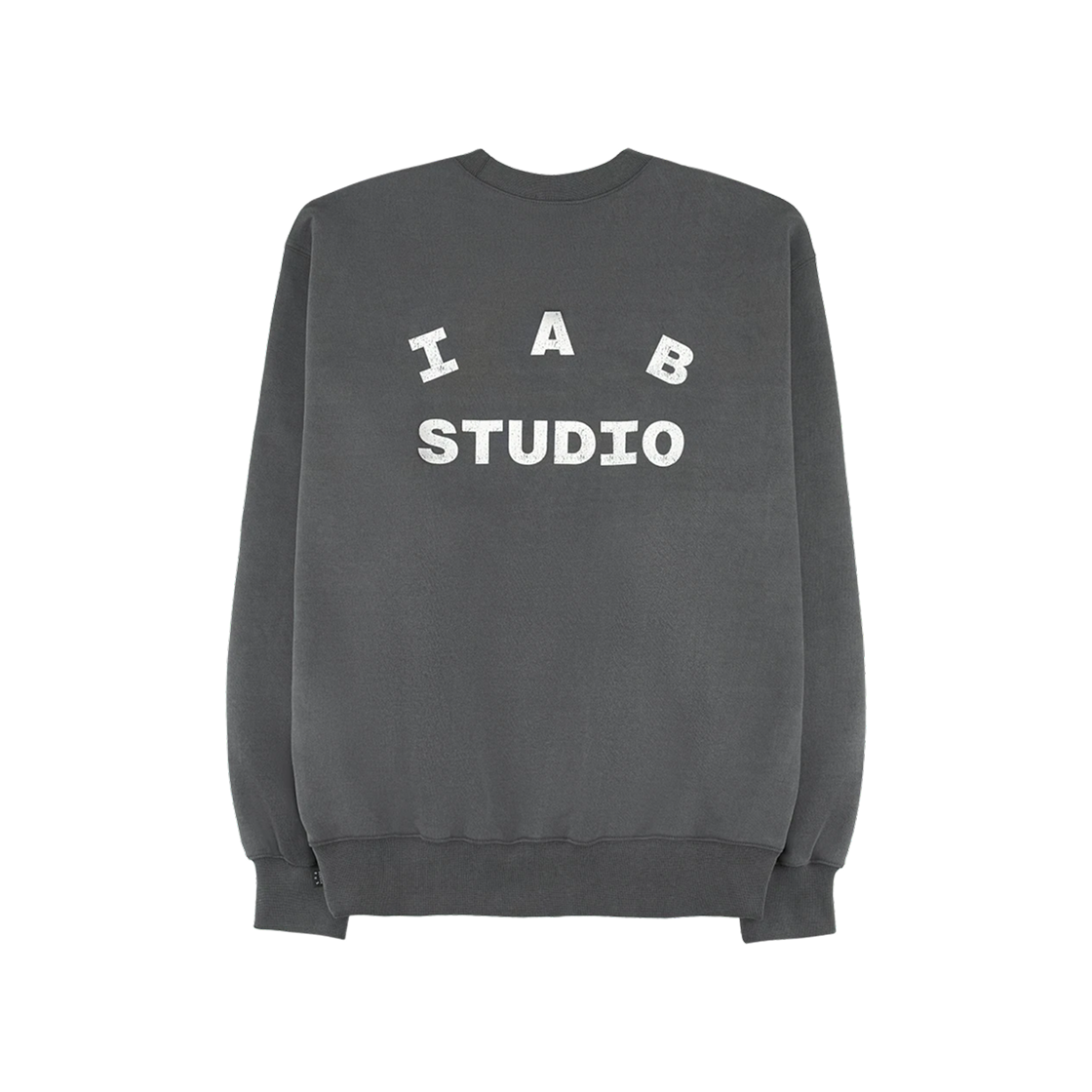 아이앱 스튜디오 아이앱 데미지드 로고 스웨트셔츠 차콜