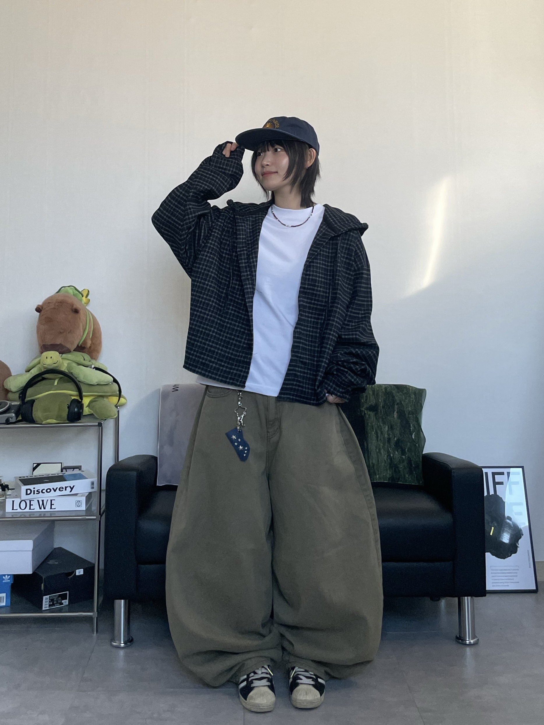 Hello Sunrise Washed HS Arch Logo 6Panel Cap Navy & Orange 착용 스타일 - 6