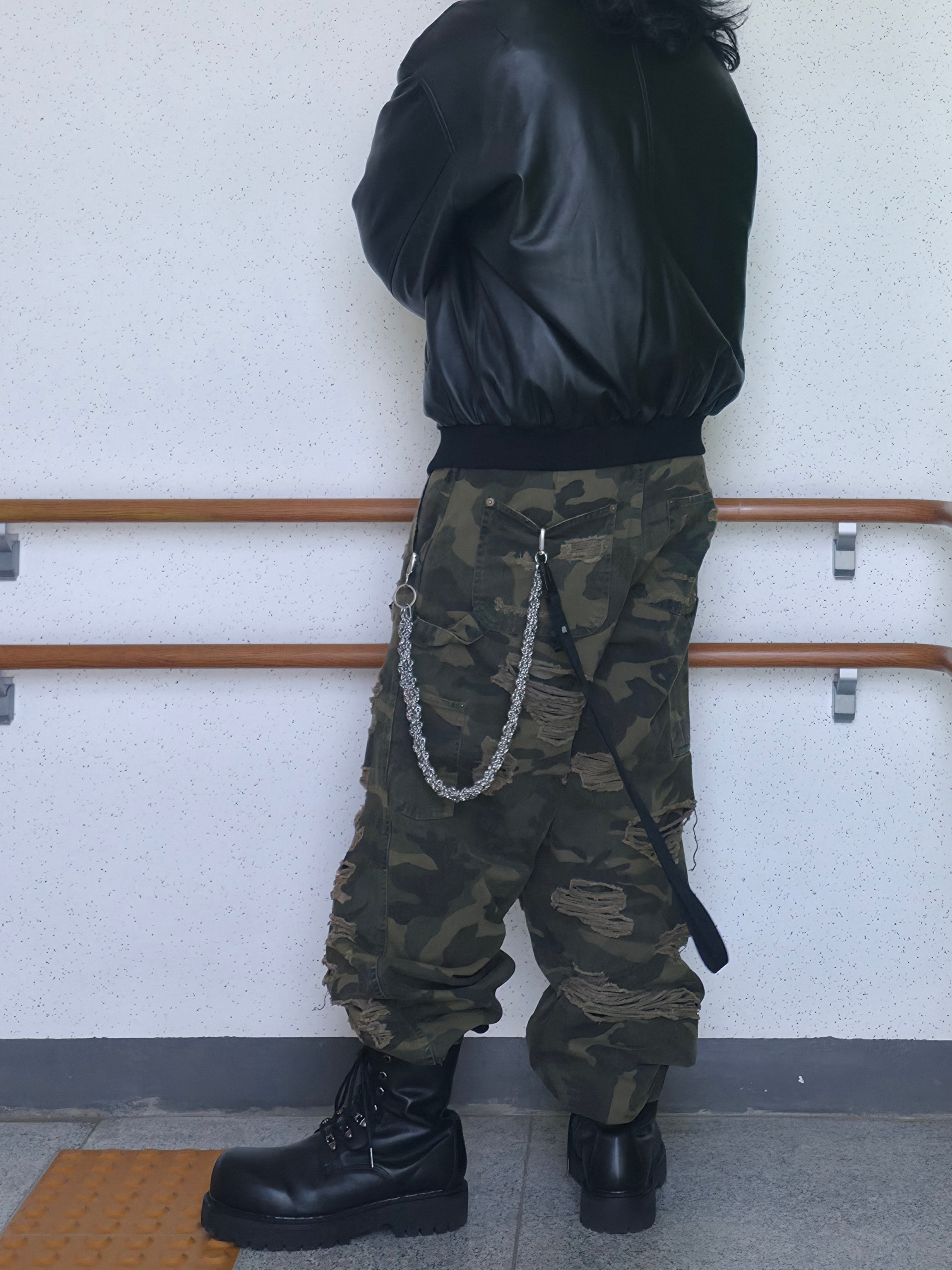emostanceclub Double Layered Distressed Camo Pants Woodland Camo, LOSTGARDEN Phantom 착용 스타일 - 3
