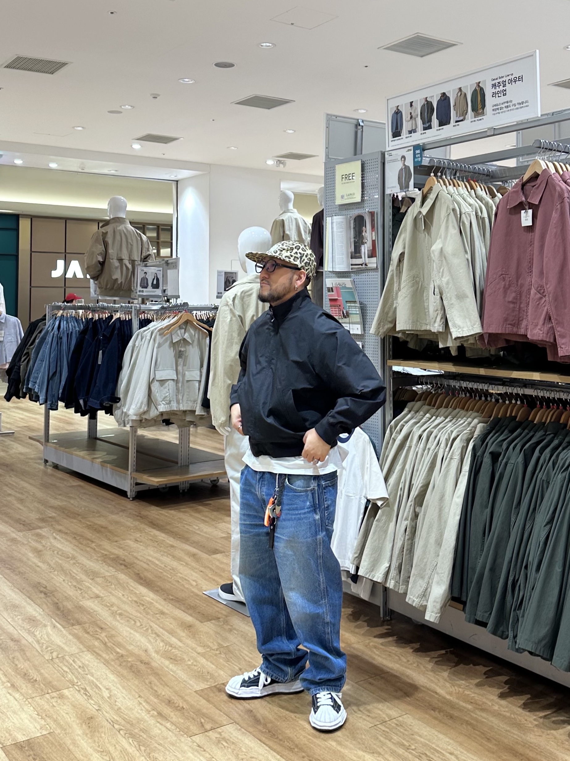 Maison Mihara Yasuhiro Blakey OG Sole Canvas Low-top Sneakers Black White, Supreme Ripstop Keychain Orange - 24SS 착용 스타일 - 4