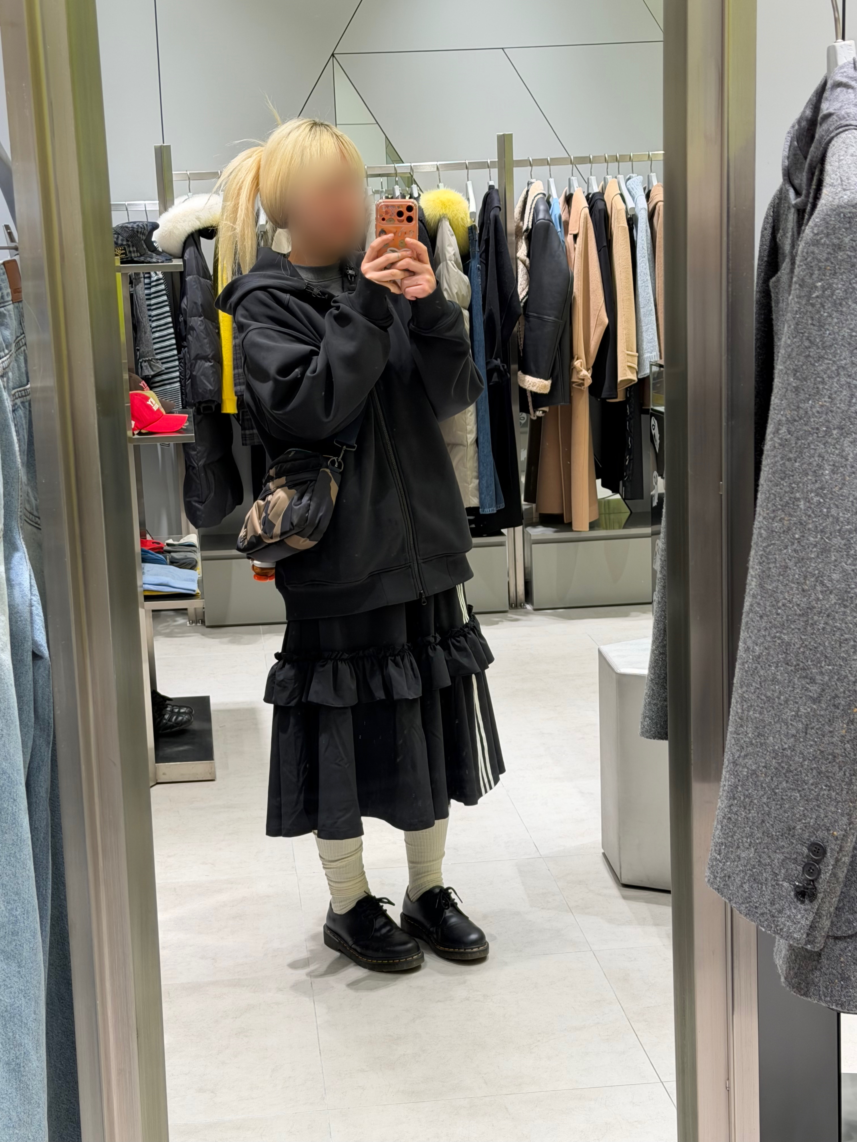 (W) Adidas OTT Long Skirt Black - KR Sizing, (W) UGG Classic Short II Boots Chestnut 착용 스타일 - 4
