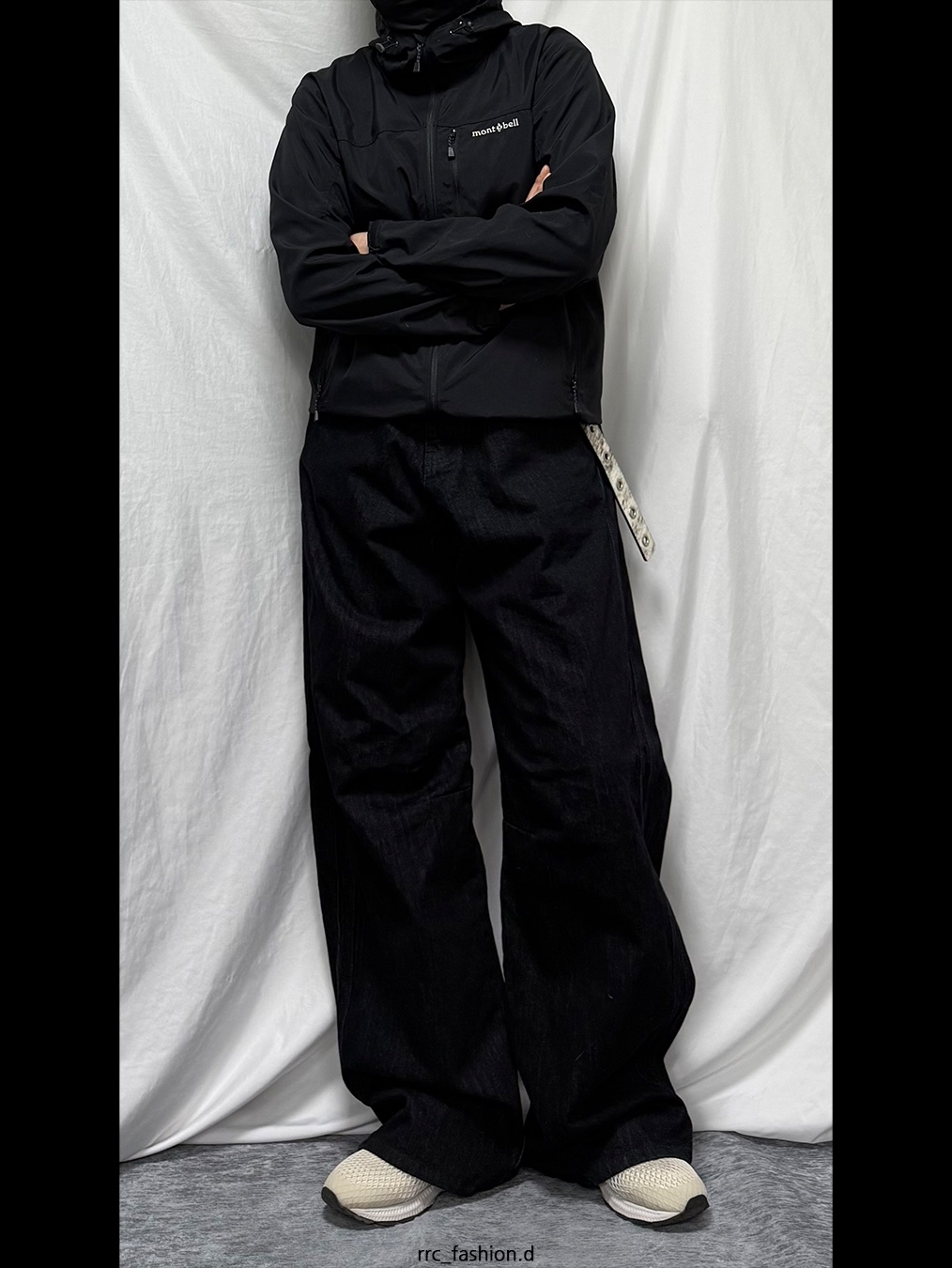 Montbell Wind Blast Hooded Jacket Black, Asics x Vivienne Westwood Gel-Kayano 26 Birch White 착용 스타일 - 1