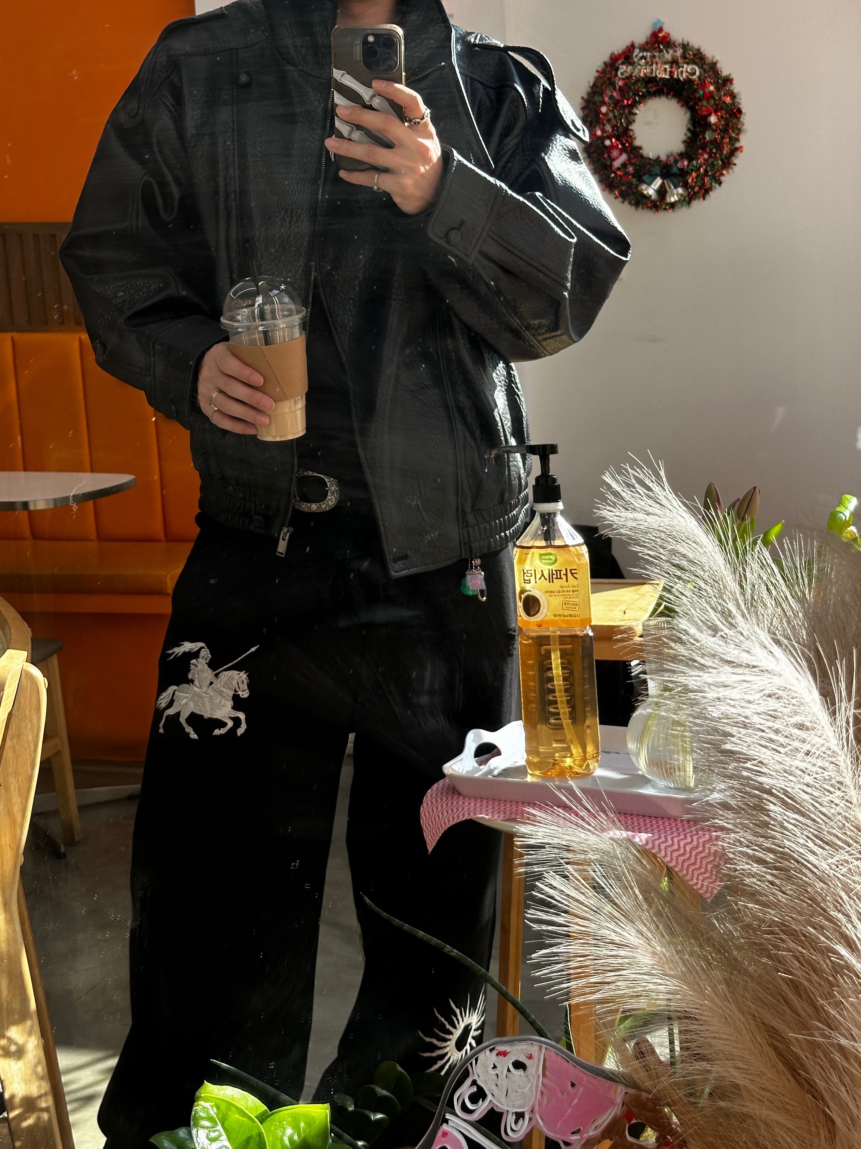 Zara Faux Leather Jacket Black, Wapworks Dayworker T-Shirt Black 착용 스타일 - 5