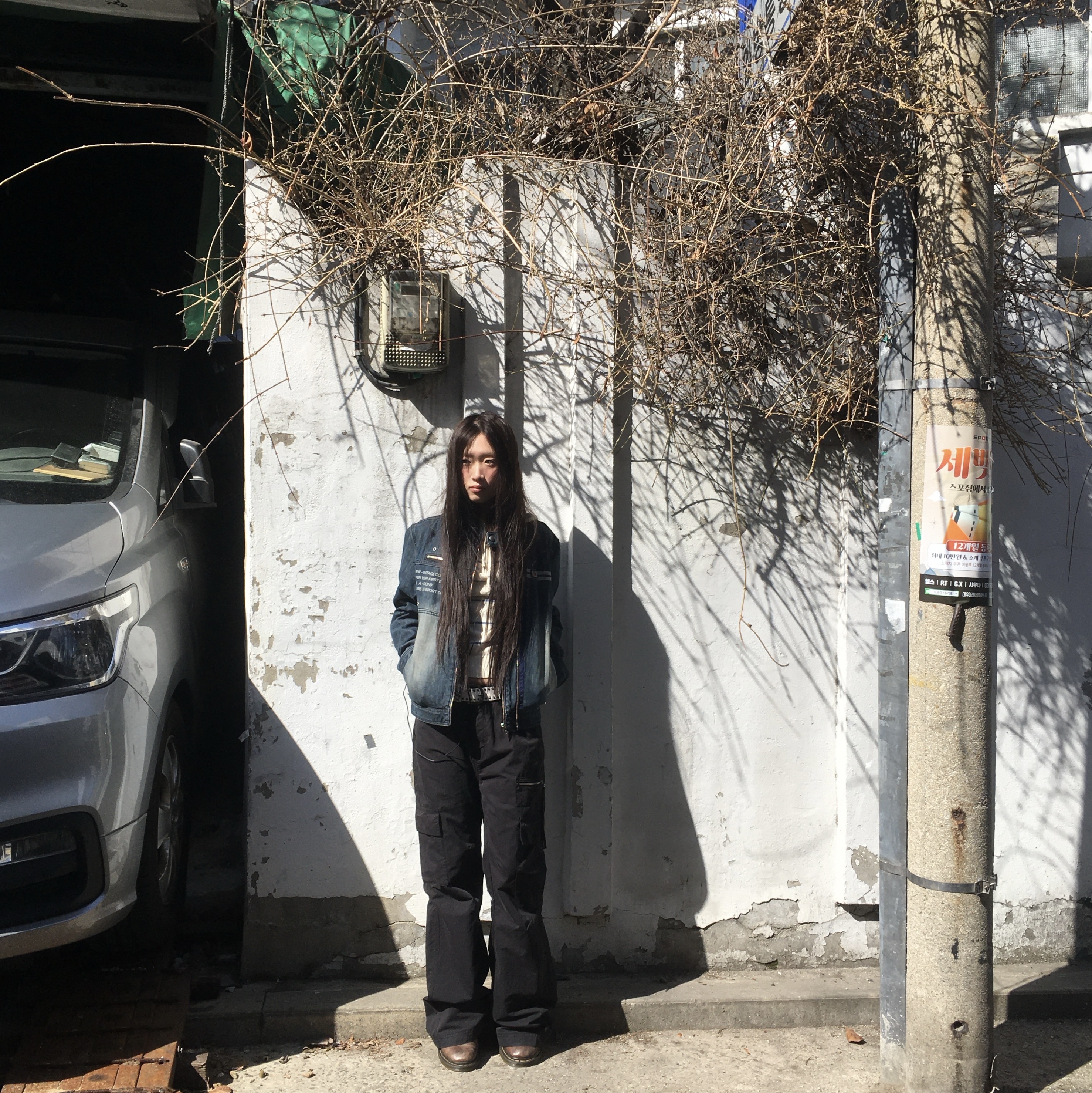 SPORT CHAMBER SC Denim Biker Jacket INDIGO, MAINBOOTH Cargo Bootcut Pants BLACK 착용 스타일