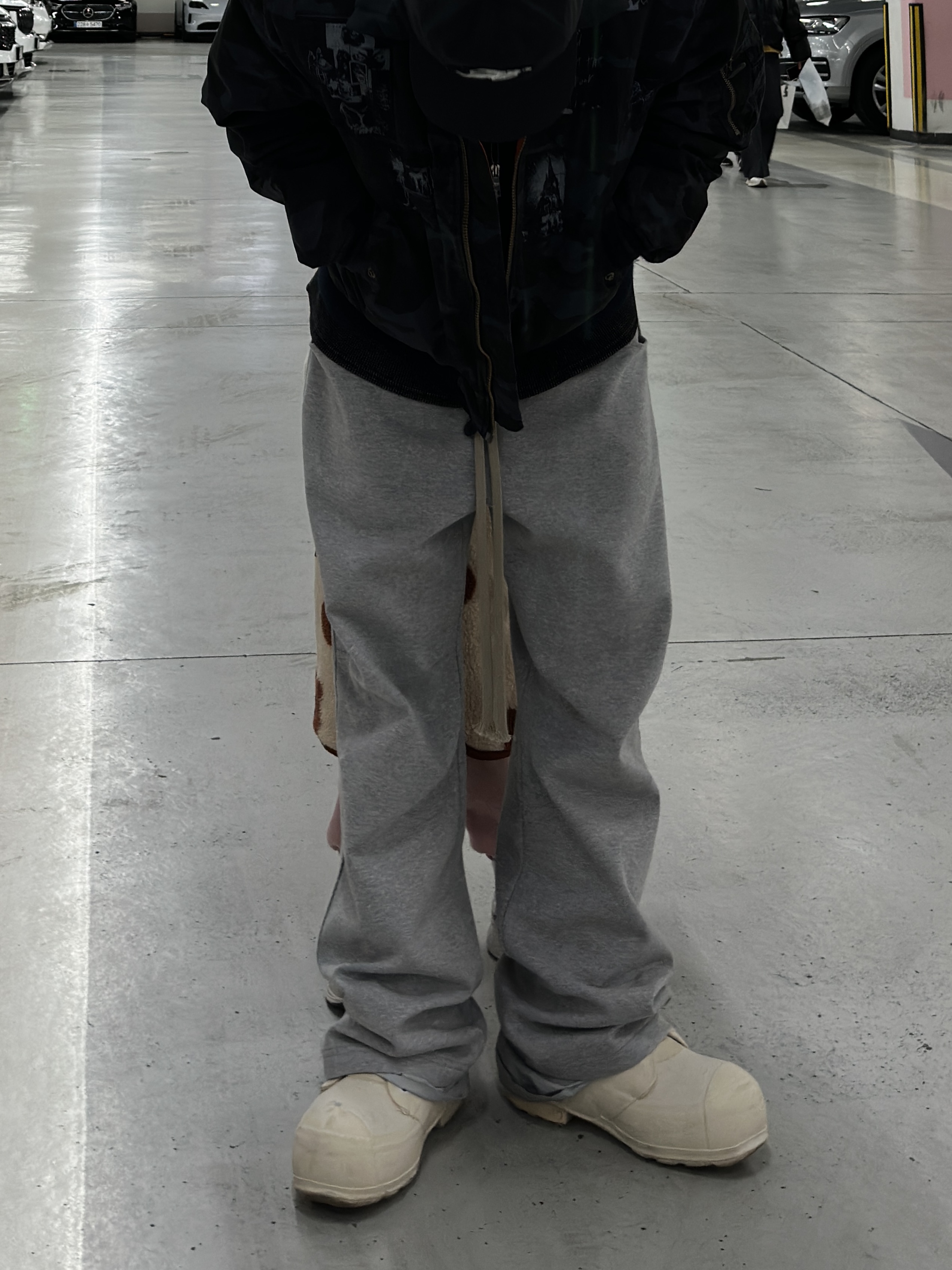 Wapworks Flare Layerd Sweat Pants Grey 착용 스타일 - 4