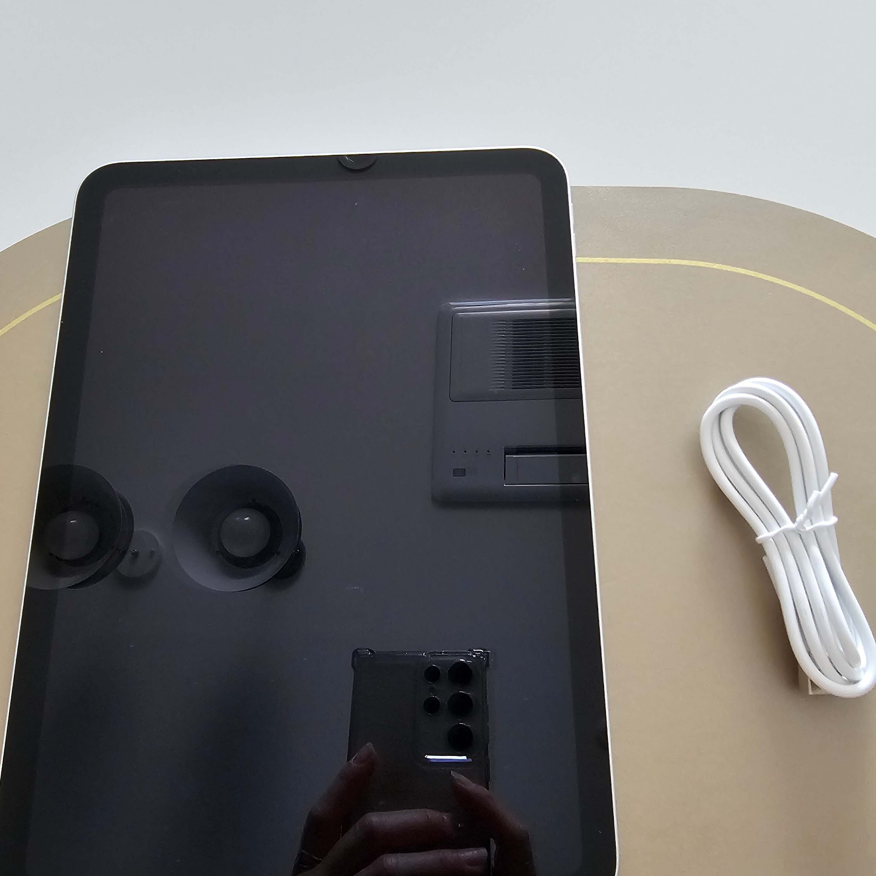 [A등급] refurbished Apple iPad 10th Wi-Fi 64GB silver Tablet 착용 스타일