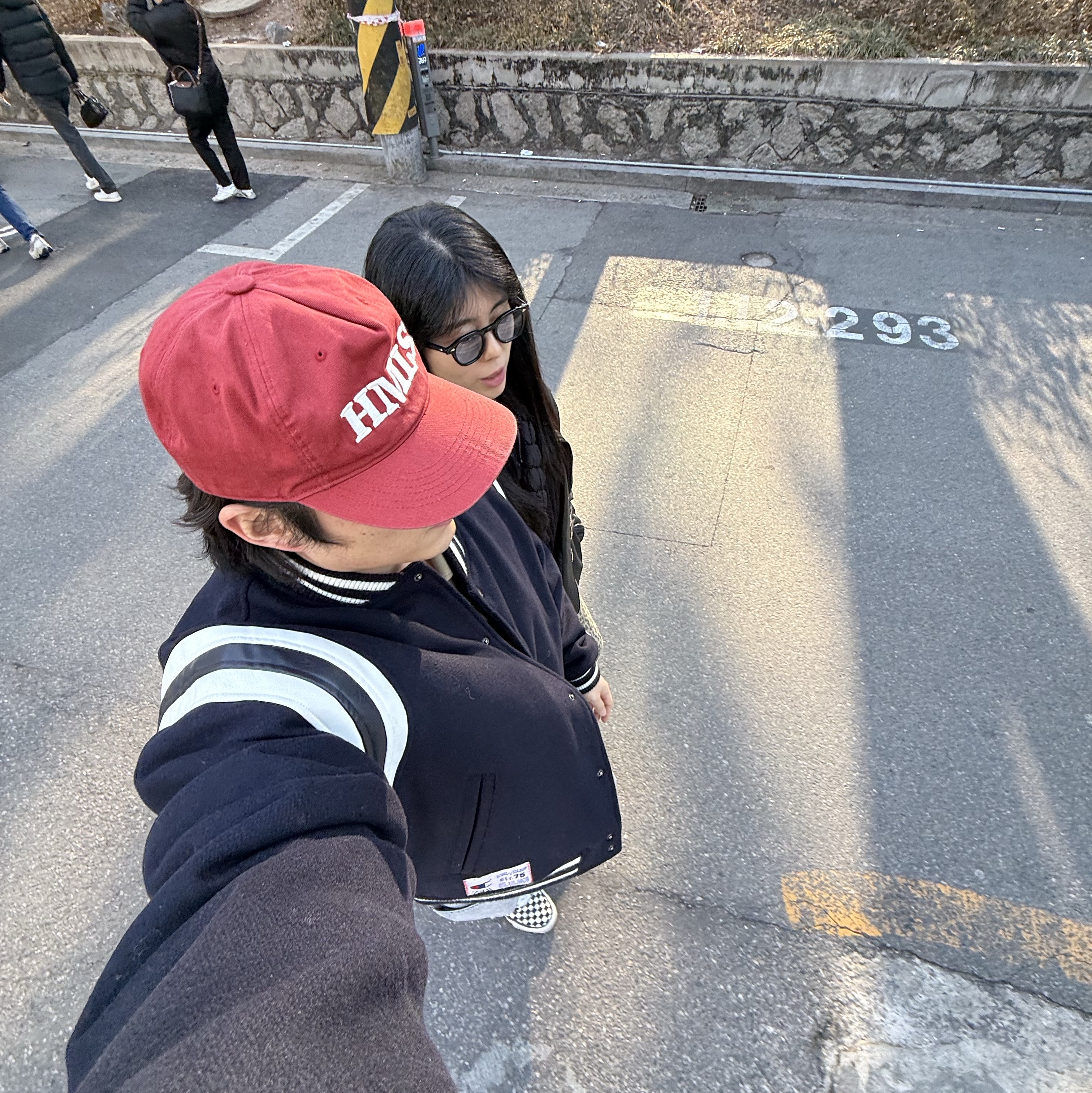 Zara x Champion Padded Bomber Jacket Navy Blue, Hommless HMLS Vintage 5 Panel Hat Washed Red 착용 스타일 - 2