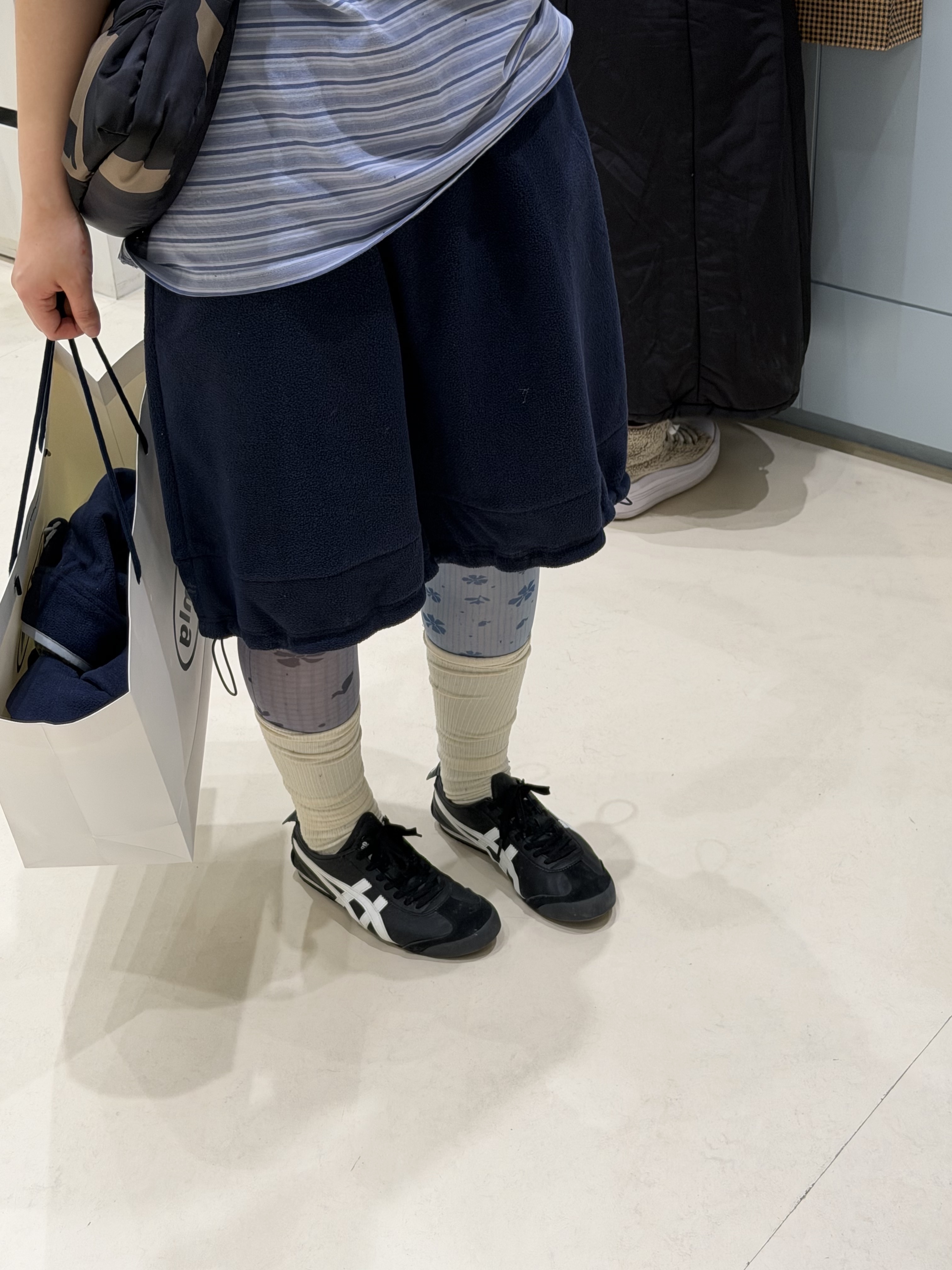 (W) Adidas OTT Long Skirt Black - KR Sizing, (W) UGG Classic Short II Boots Chestnut 착용 스타일 - 8