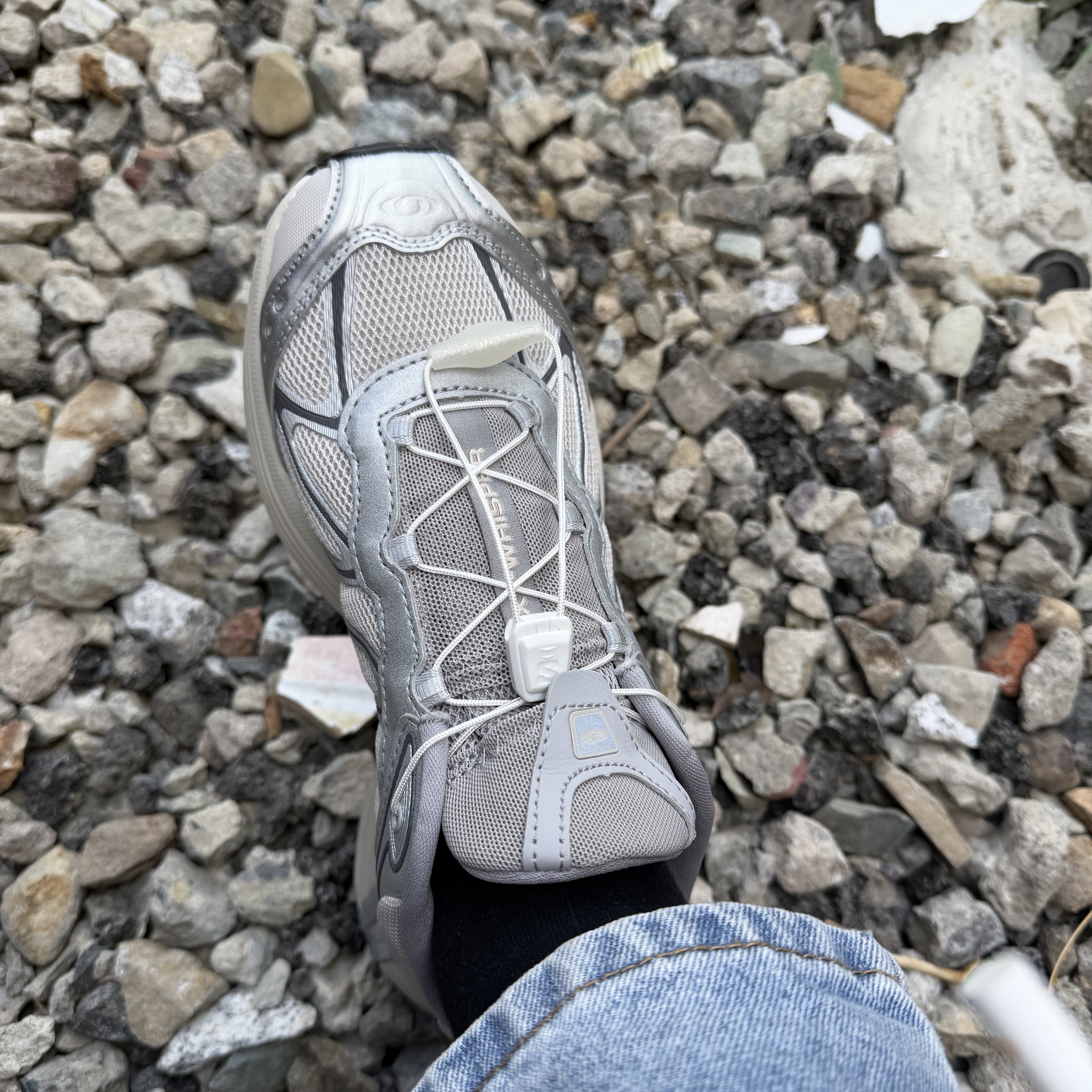 Salomon XT-Whisper Silver Lunar Rock 착용 스타일