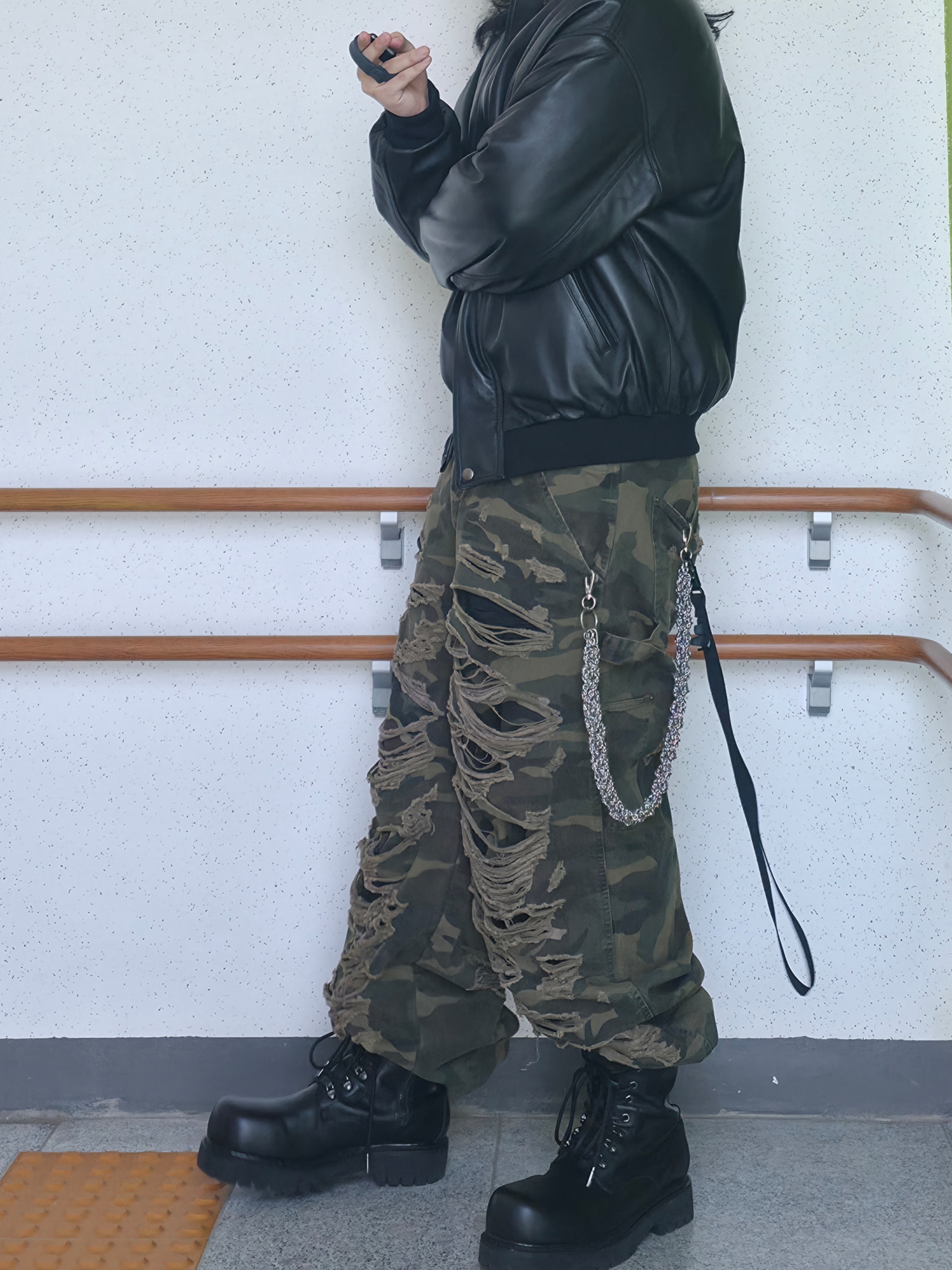 emostanceclub Double Layered Distressed Camo Pants Woodland Camo, LOSTGARDEN Phantom 착용 스타일 - 4