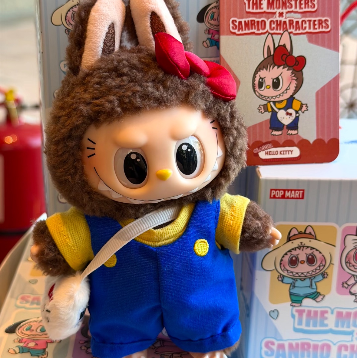 Pop Mart Labubu The Monsters x Hello Kitty And Friends Series Plush Pendant Classic Hello Kitty (Opened Case), Pop Mart Labubu The Monsters Labubu Tasty Macarons Series Chestnut Cocoa Keyring (Opened Case) 착용 스타일