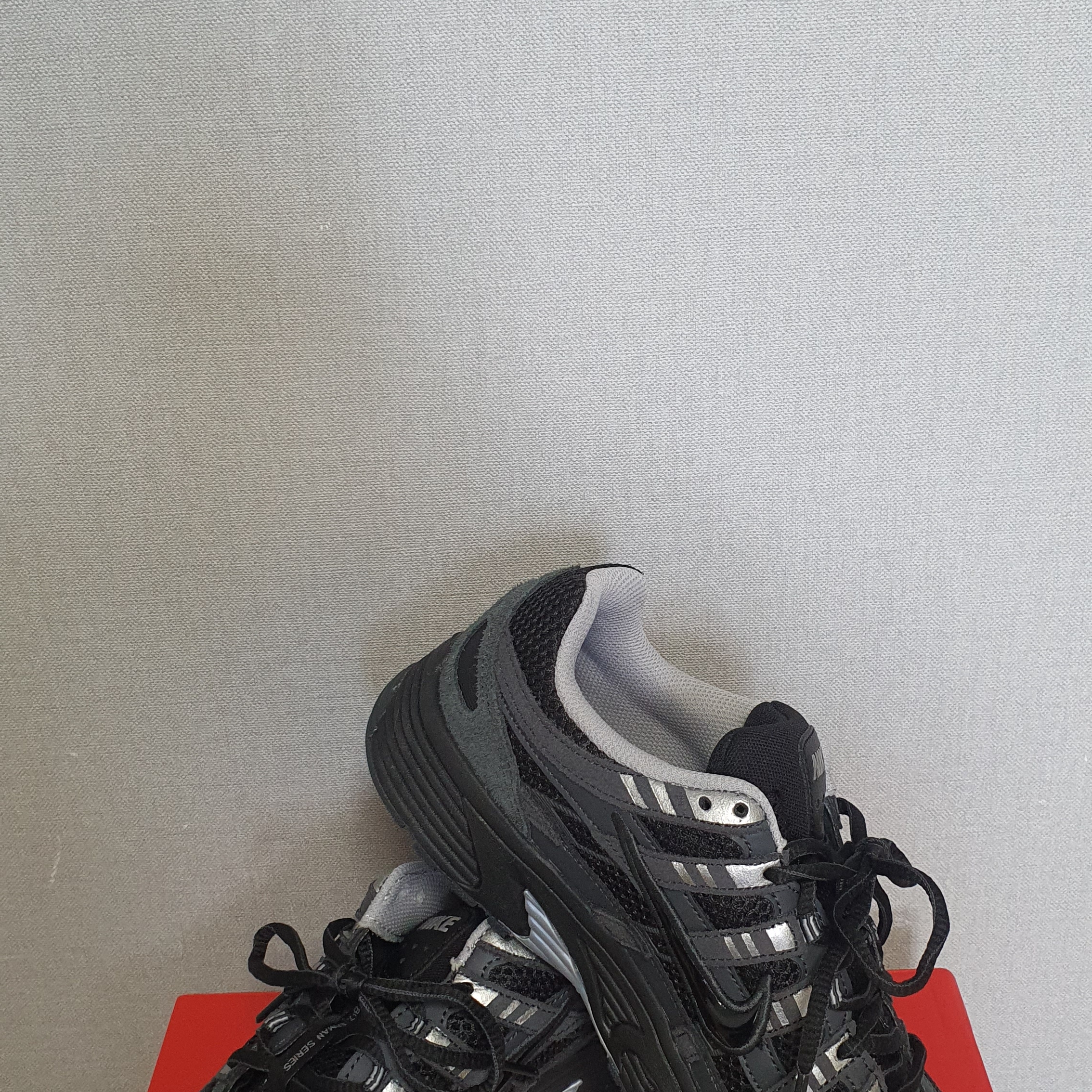 Nike P-6000 Suede Anthracite Chrome 착용 스타일 - 2