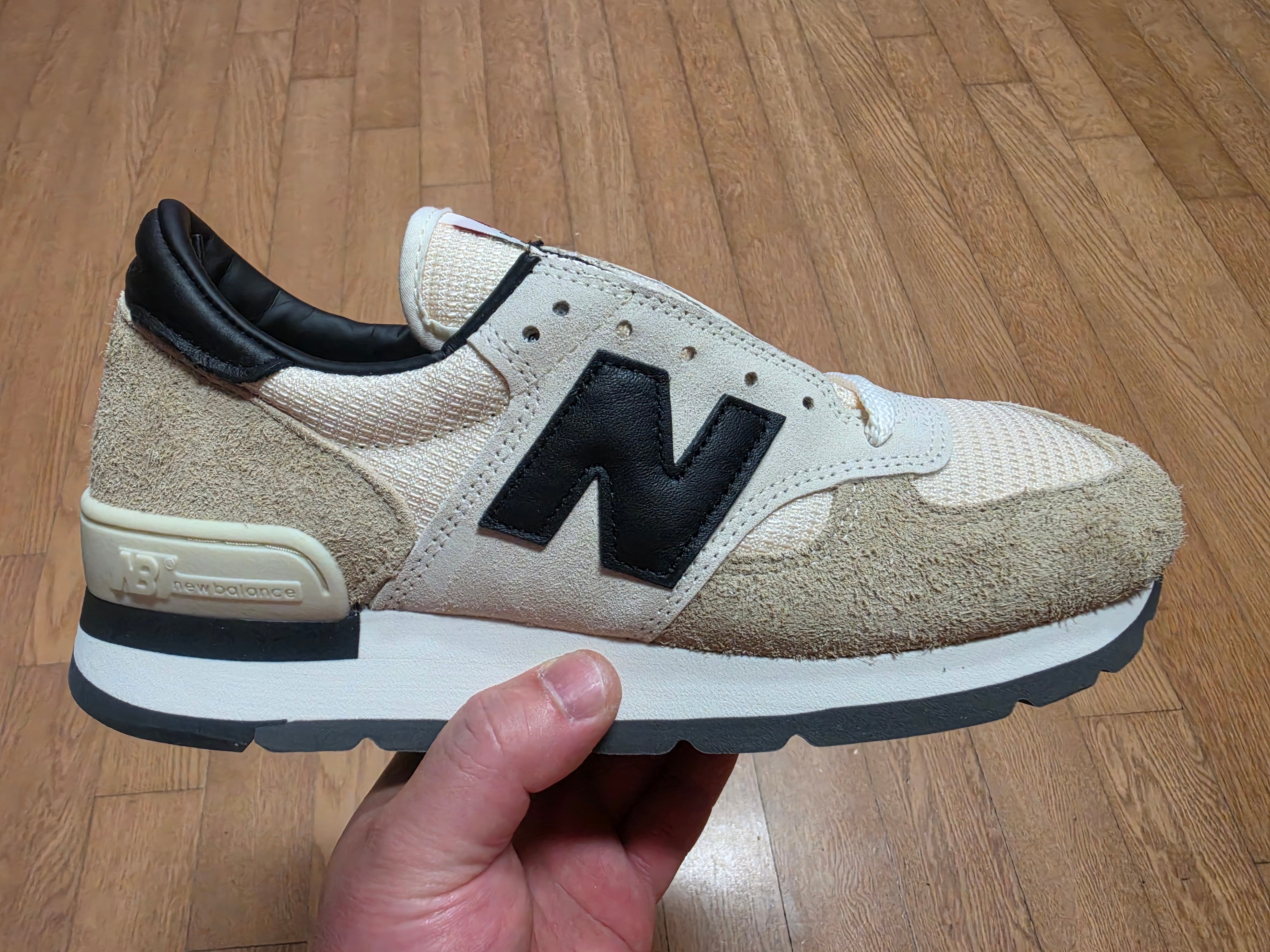 New Balance 990v1 Made in USA Incense Macadamia Nut 착용 스타일 - 3