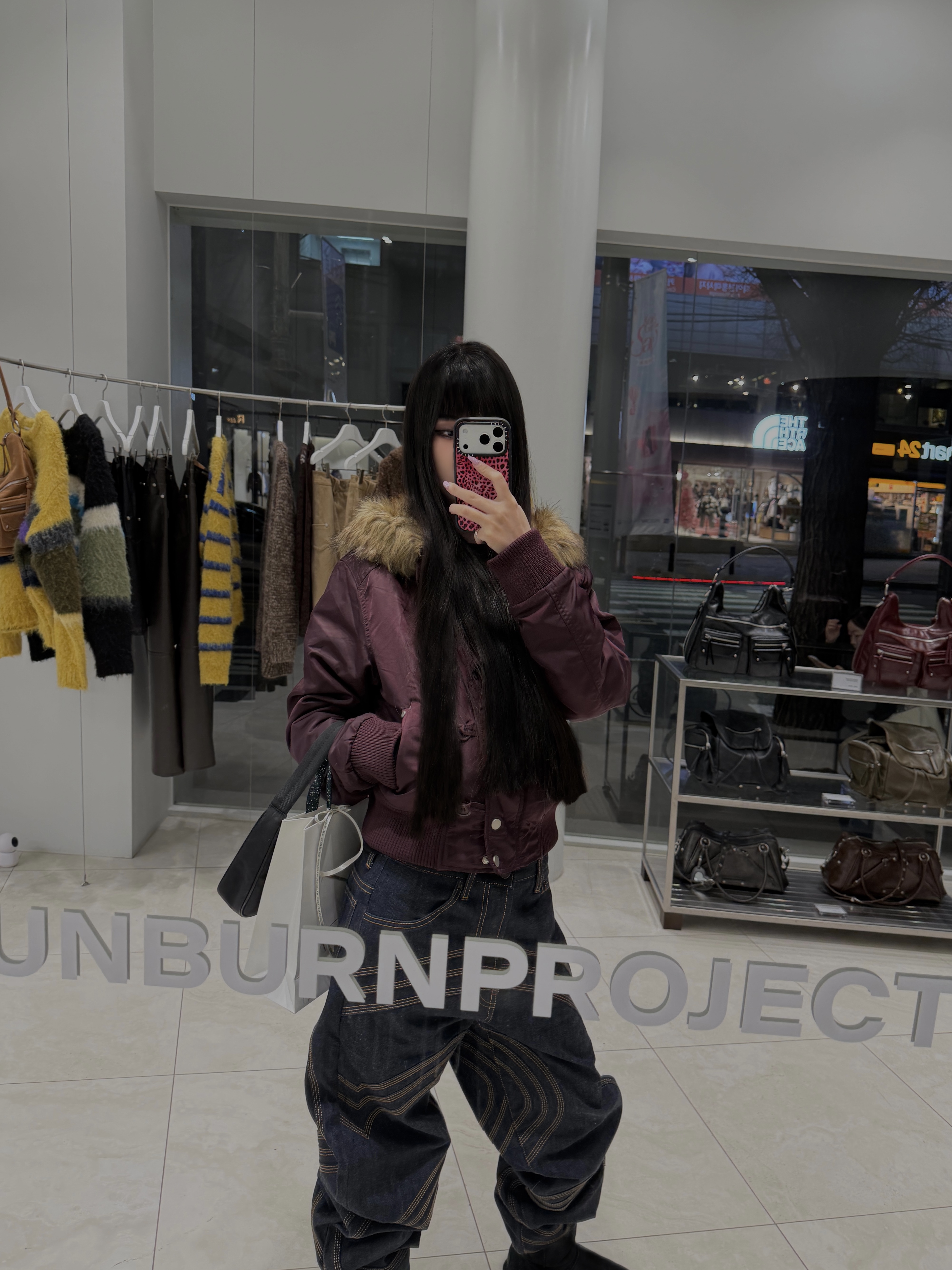 Supreme S Logo Rigid Baggy Jean Rigid Indigo - 25SS, Prada Re-Edition 2000 Re-Nylon Mini Shoulder Bag Black 착용 스타일 - 7